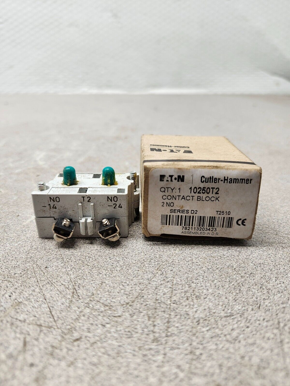 NEW IN BOX EATON CONTACT BLOCK 10250T2