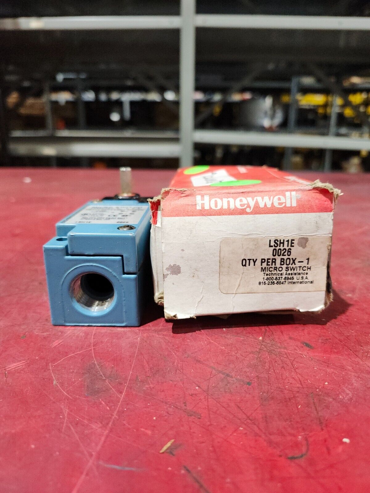 NEW IN BOX HONEYWELL MICRO SWITCH LSH1E 0026