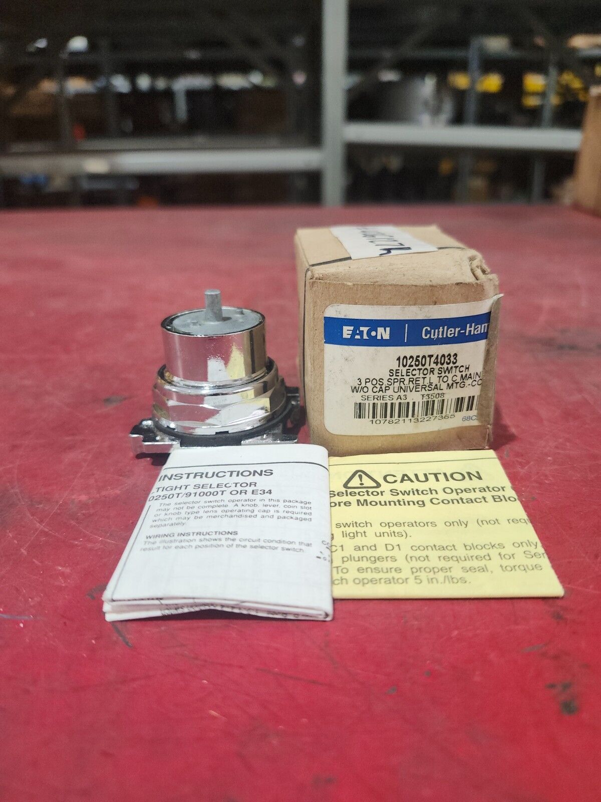 NEW IN BOX EATON 3 POS SELECTOR SWITCH 10250T4033