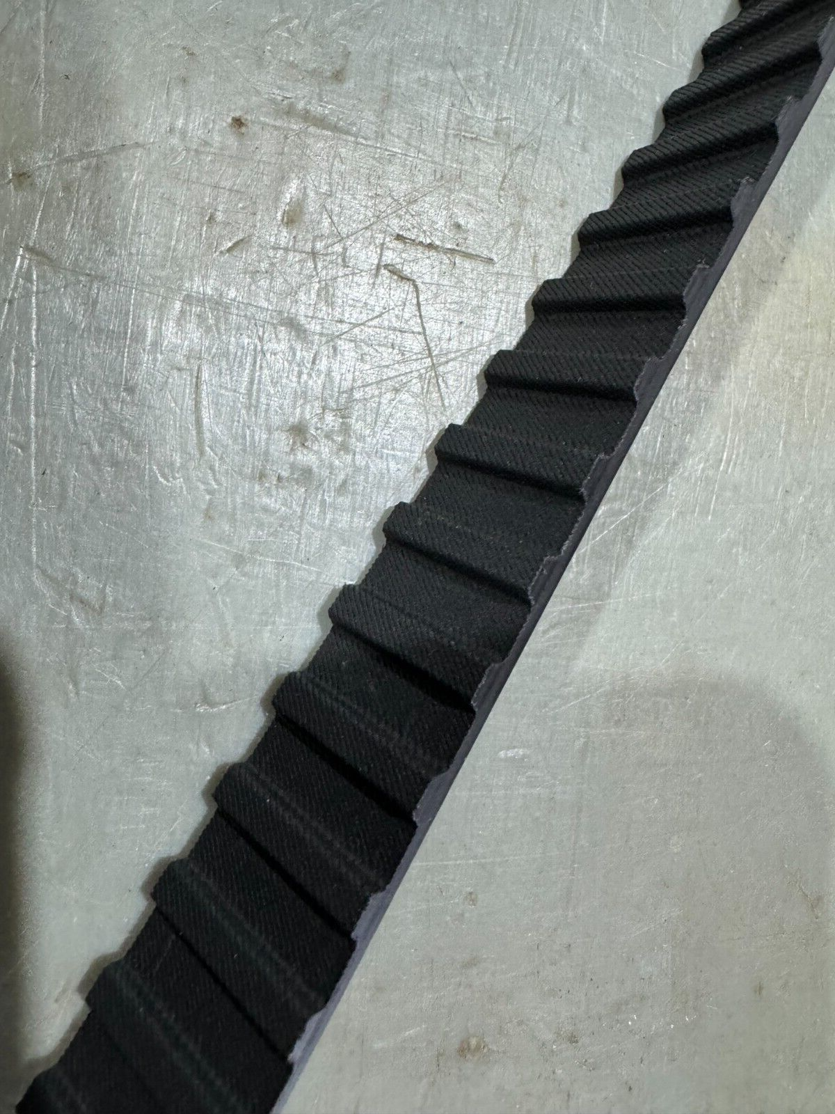 FACTORY NEW GOODYEAR SYNCHRONOUS Trapezoidal TIMING BELT 1140H100