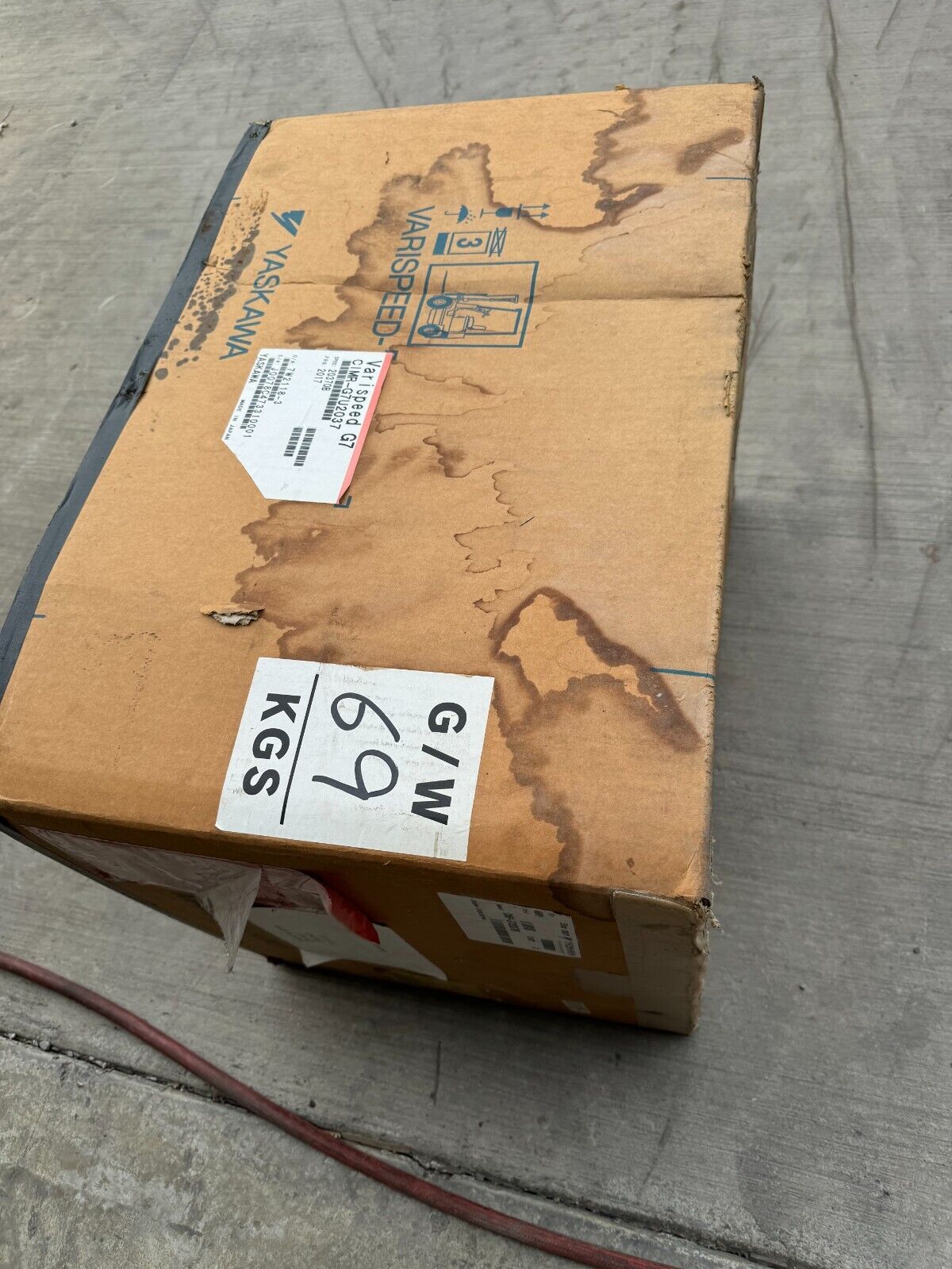 NEW SURPLUS YASKAWA VARISPEED G7 INVERTER DRIVE CIMR-G7U2037