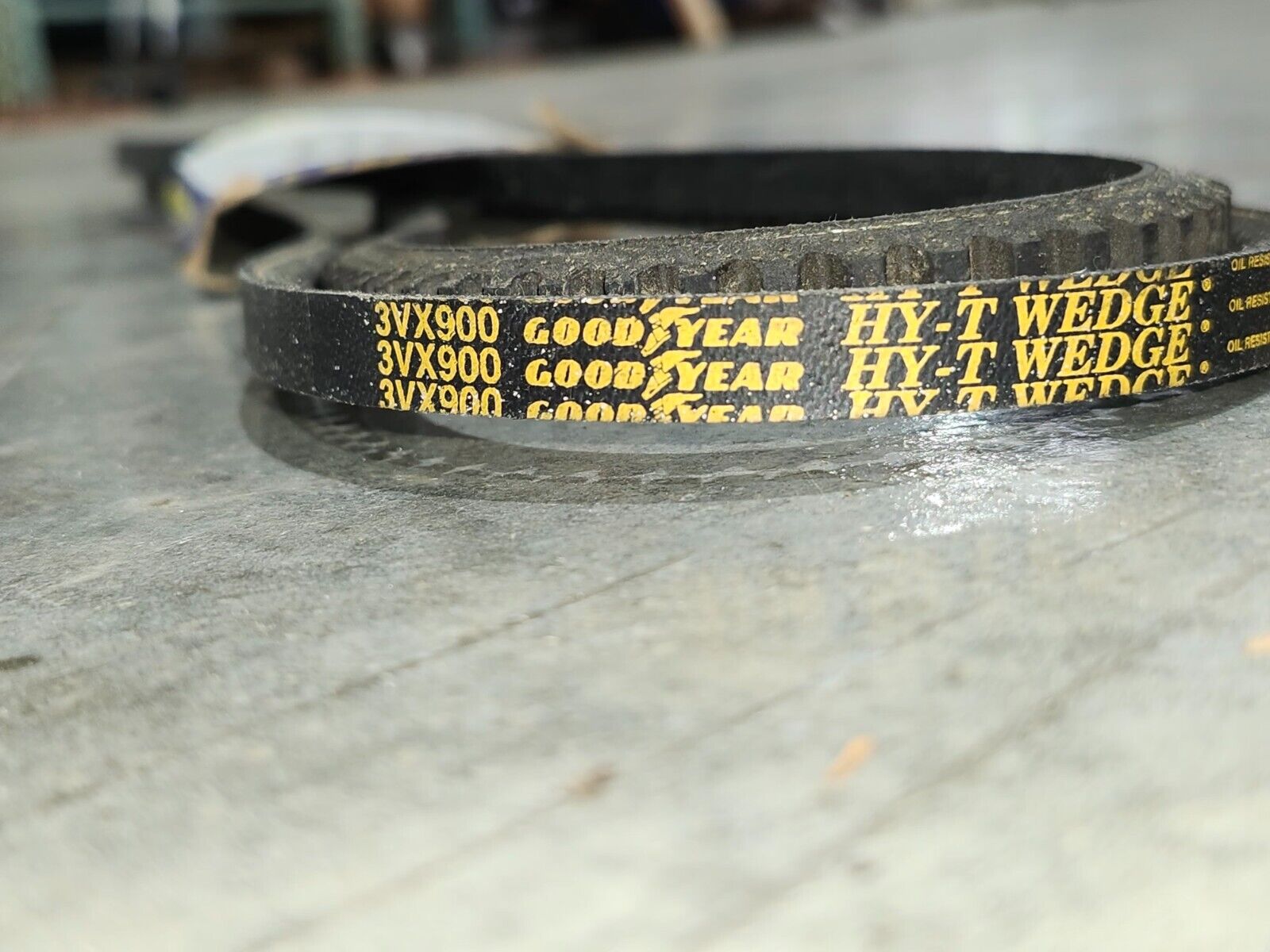 NEW SURPLUS GOODYEAR HY-T WEDGE COGGED V-BELT 3VX900