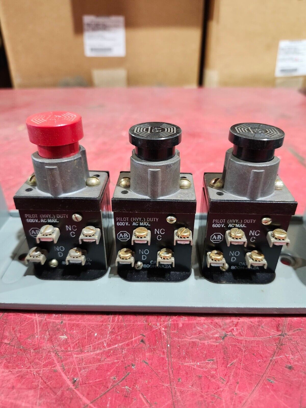 NEW NO BOX ALLEN BRADLY THREE BUTTON CONTROLLER STATION 800H-3HA SERIES L