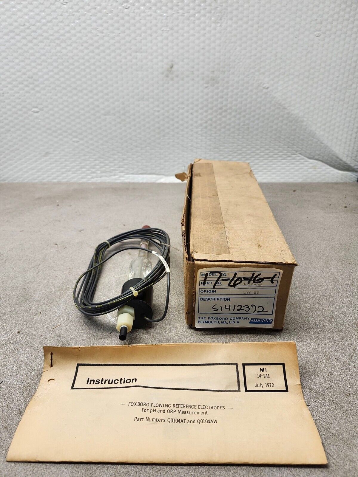 NEW IN BOX FOXBORO ELECTRODE PROBE Q0104AW