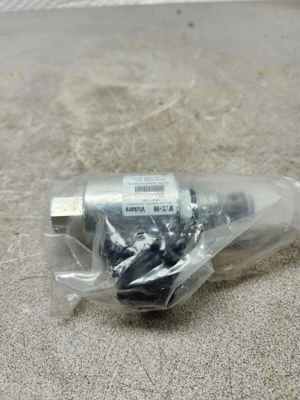 NEW EATON CARTRIDGE SOLENOID VALVE SV3-10-0-0-24DG