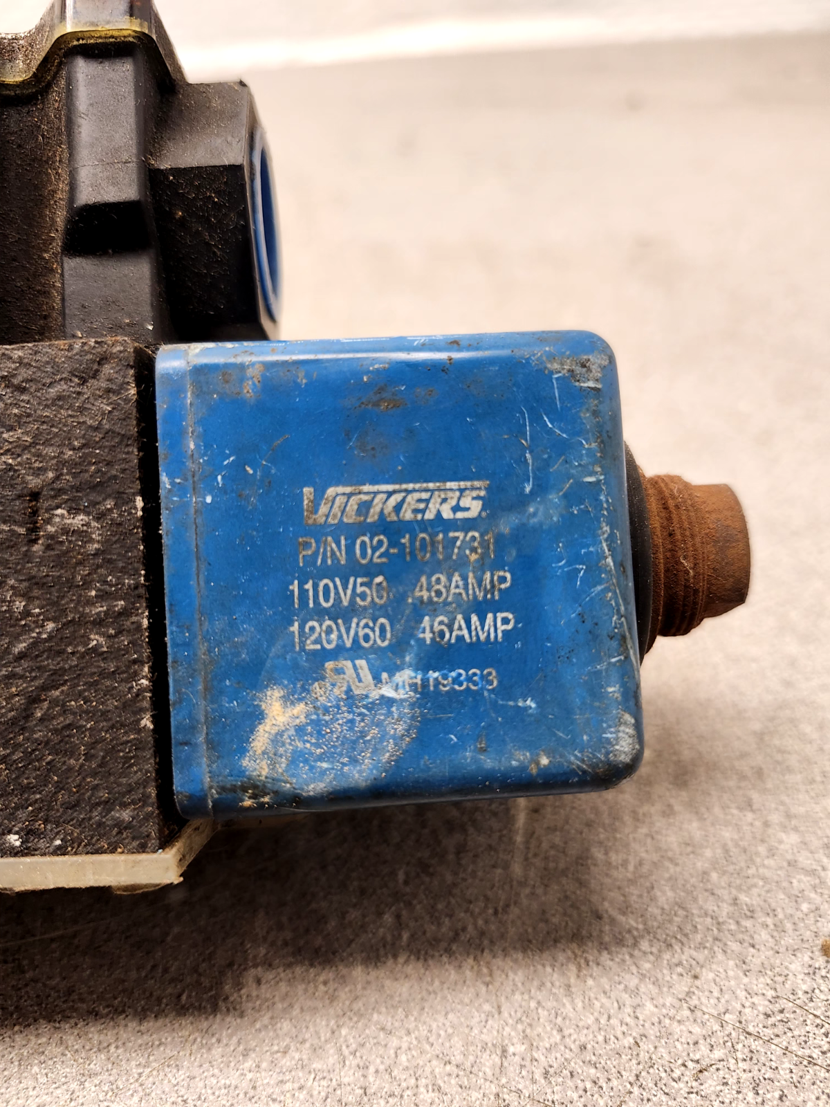 NEW NO BOX Vickers Hydraulic Valve Assembly USIP DC4V-3S-6B-M-FW-B5-60