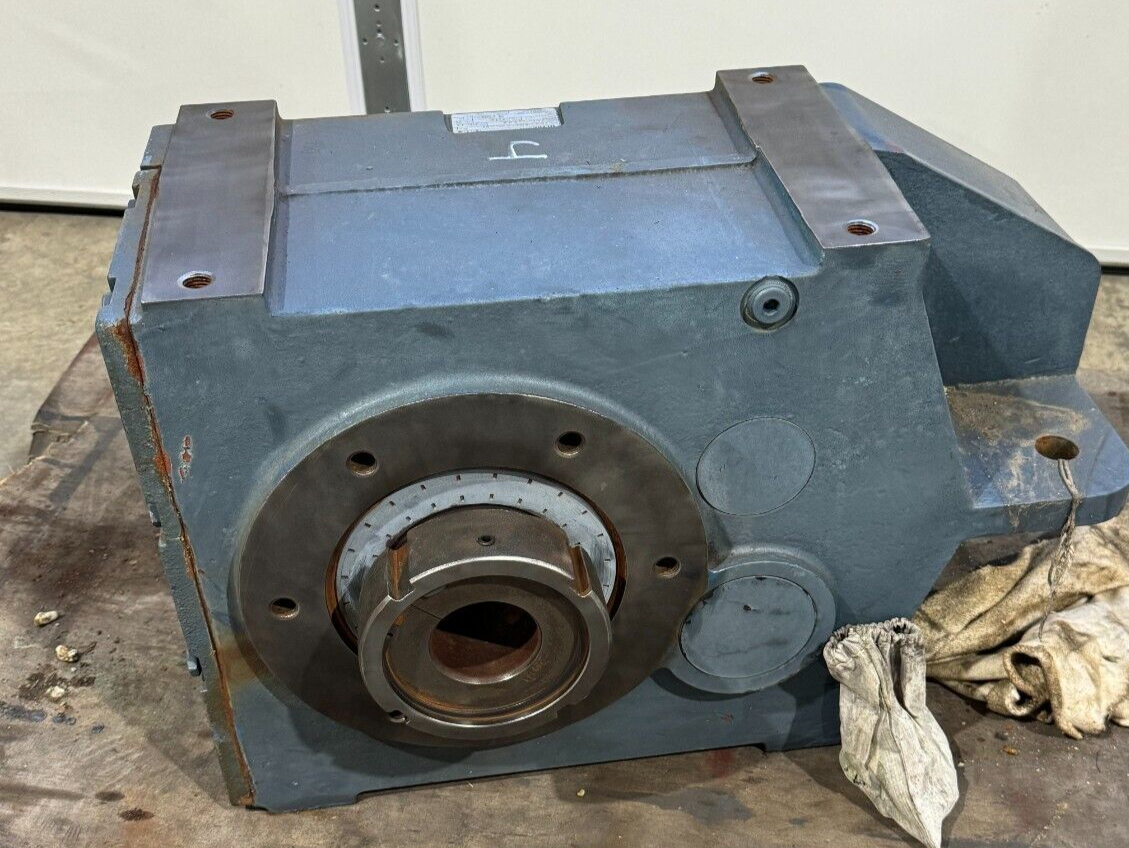 UNUSED FALK ULTRAMITE GEAR REDUCER 36.69 RATIO 210TC MOTOR FRAME 09UJRN2A36.A1D