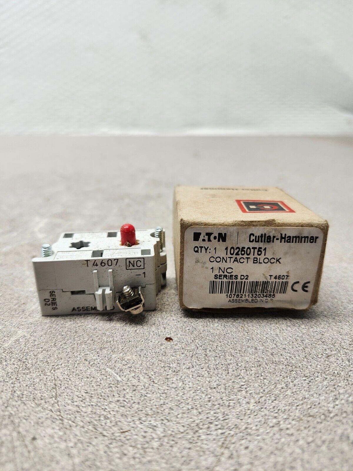 NEW IN BOX EATON CONTACT BLOCK 10250T51