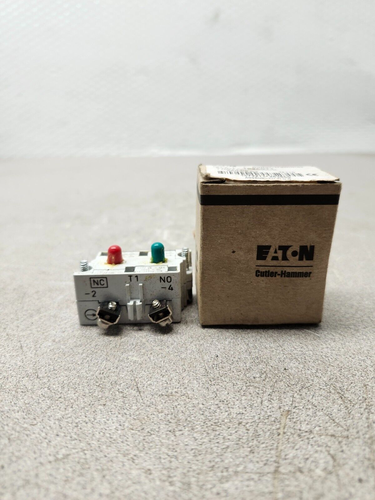 NEW IN BOX EATON CONTACT BLOCK 10250T1