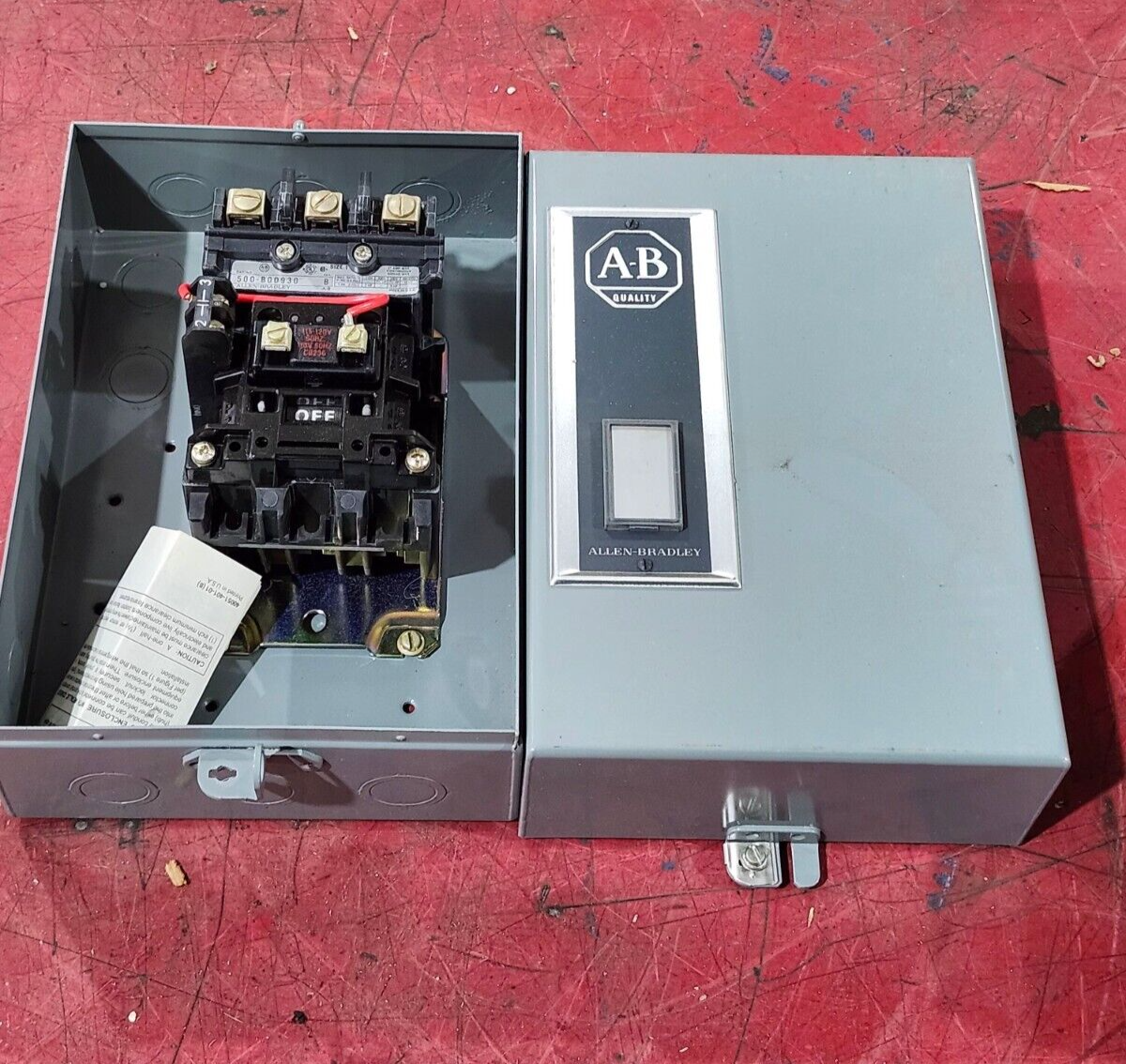 NEW IN BOX ALLEN-BRADLEY SIZE 1 CONTACTOR IN ENCLOSURE 500-BAD930 SERIES B