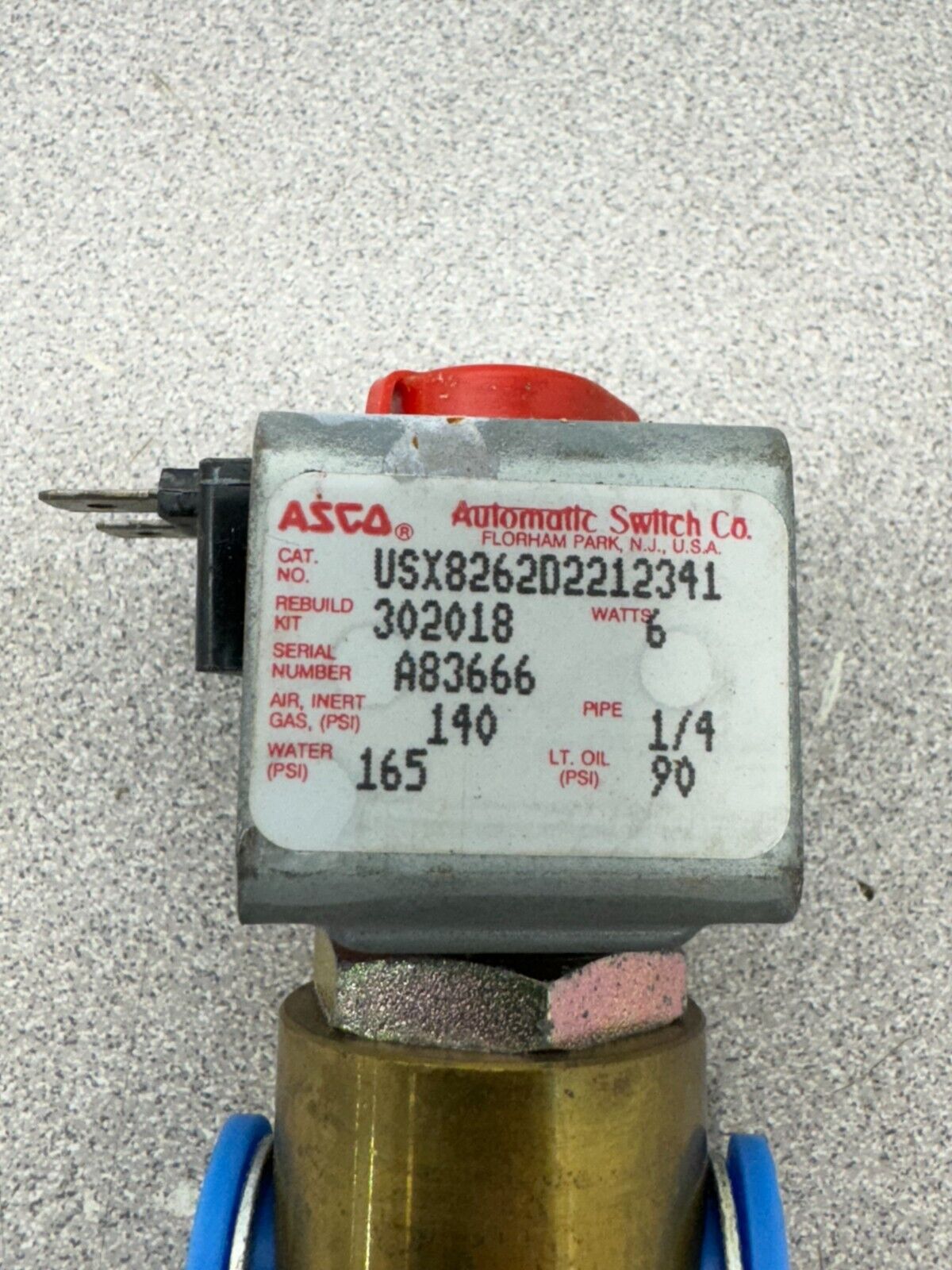 NEW NO BOX ASCO SOLENOID VALVE 1/4" PIPE USX8262D2212341