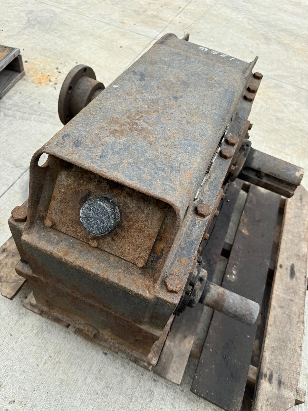 USED FALK ENCLOSED GEAR DRIVE SPEED REDUCER 15.57 RATIO 2080Y2-S