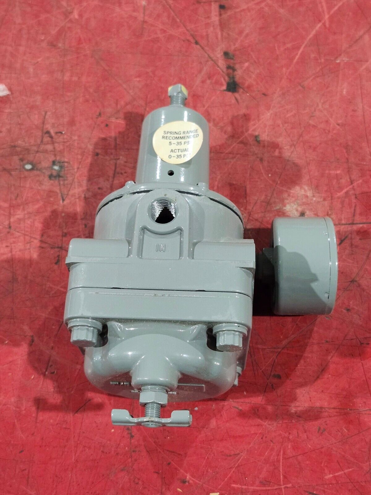 NEW IN BOX FISHER PRESSURE REGULATOR 67AF R/235