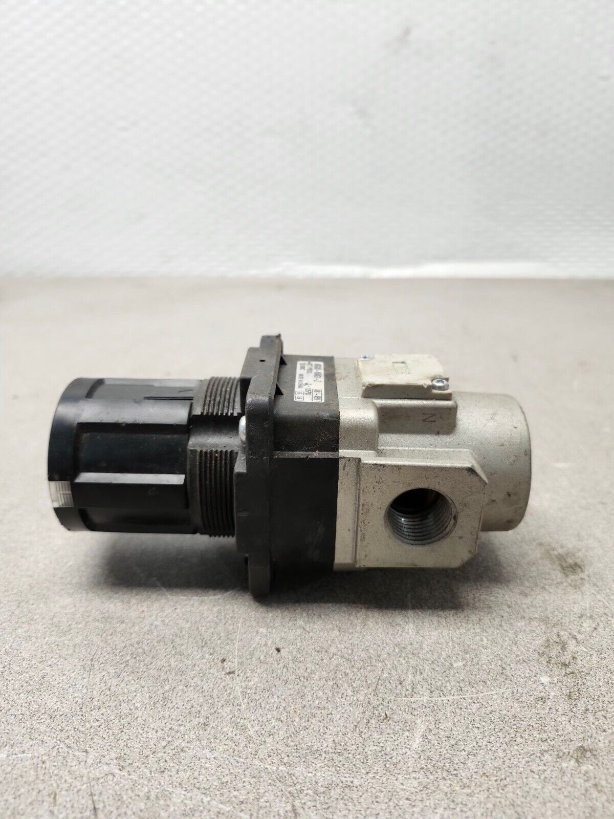 NEW NO BOX PNEUMATIC REGULATOR ARG40-N04G1-Z