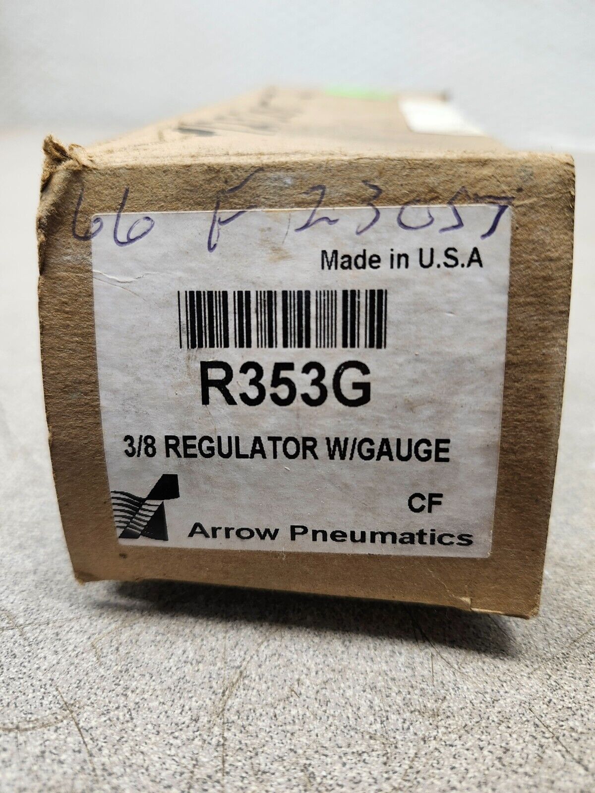 NEW IN BOX ARROW 3/8 REGULATOR WITH GAUGE R353G