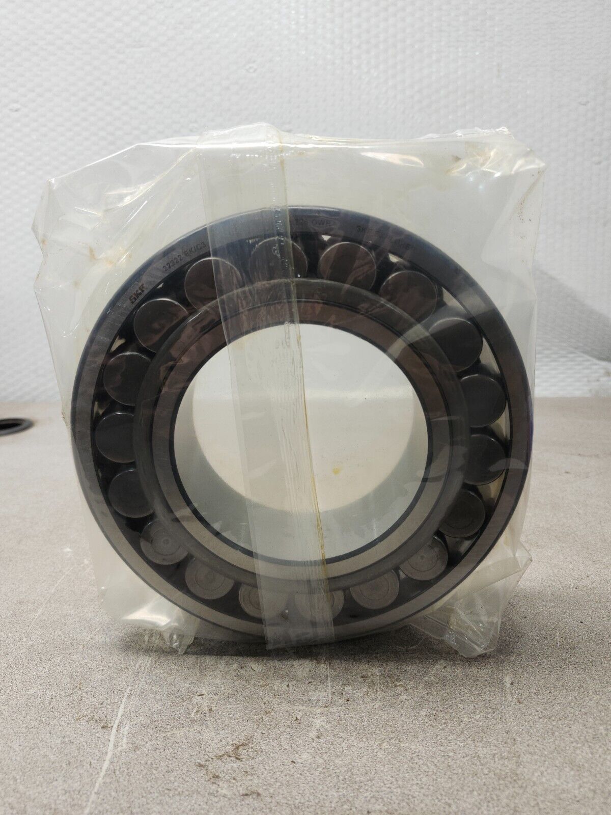 NEW IN BOX SKF Spherical Roller Bearing 22222 EK/C3