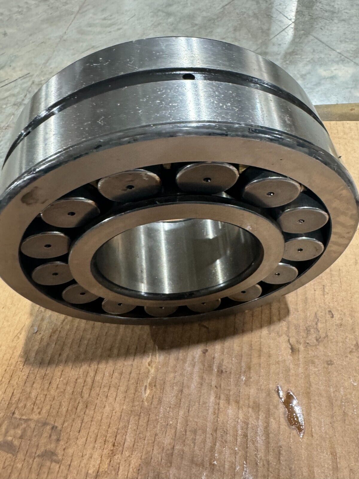 NEW NO BOX NTN SPHERICAL ROLLER BEARING 22322UA