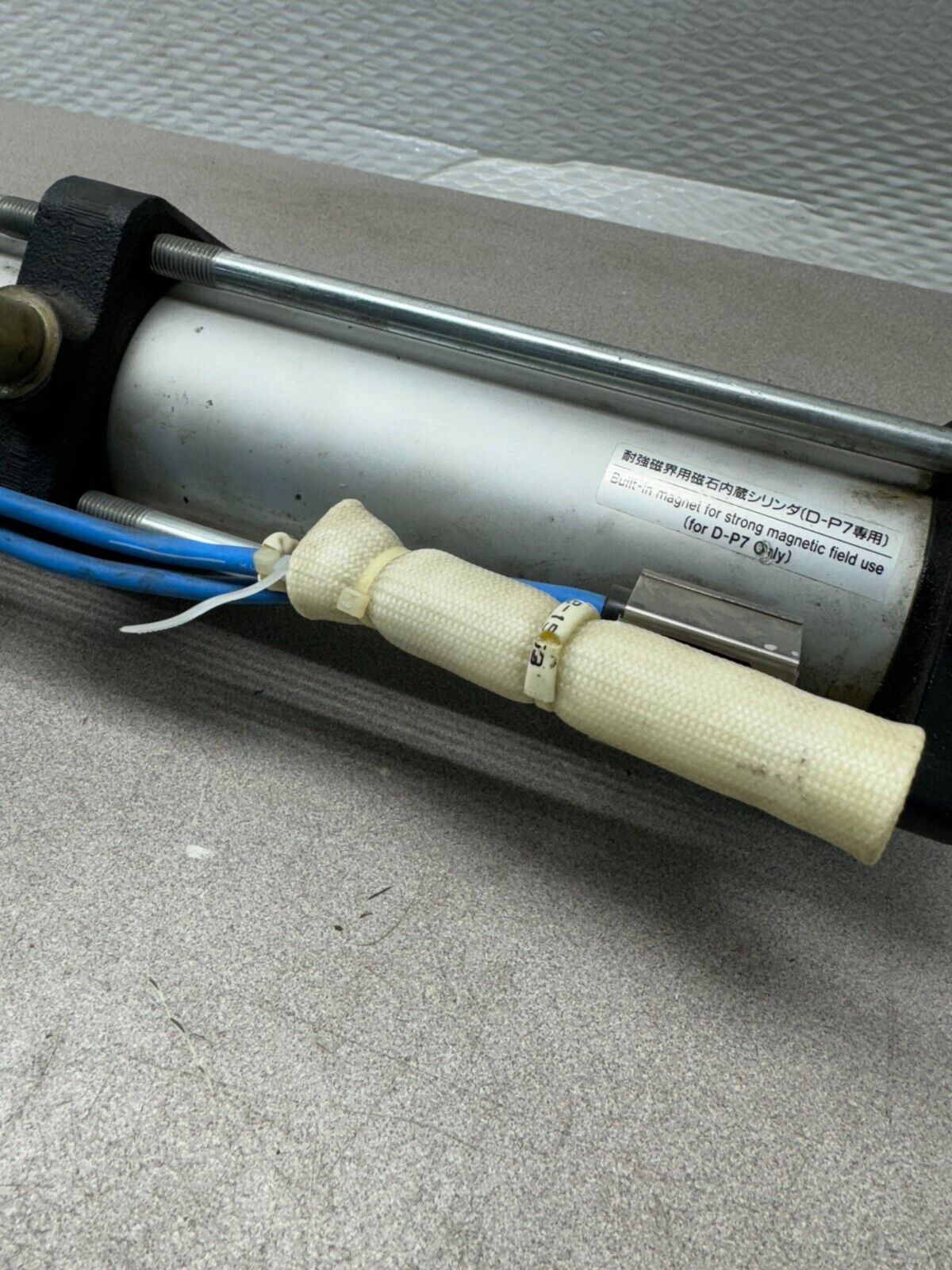 USED SMC PNEUMATIC CYLINDER CDA1TP63-340-P74-85G-X 404