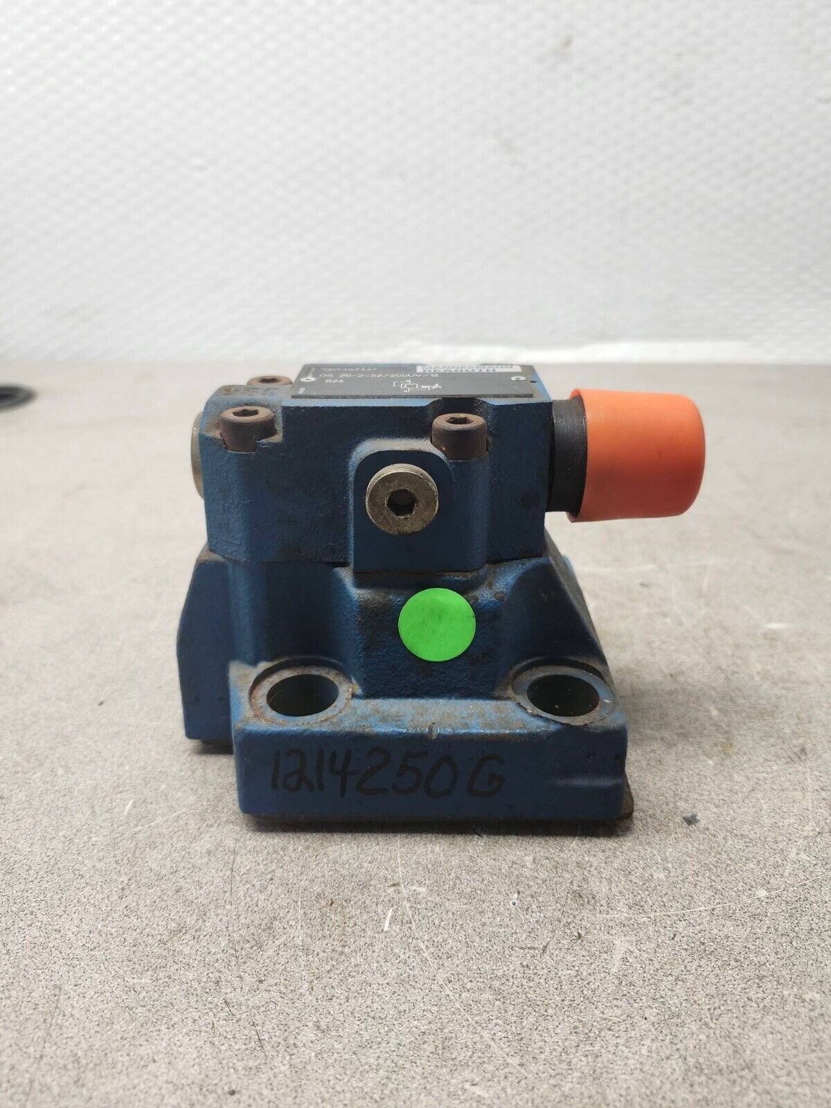 NEW NO BOX REXROTH VALVE DIRECTIONAL 4X5IN DB 20-2-52/200UV/12