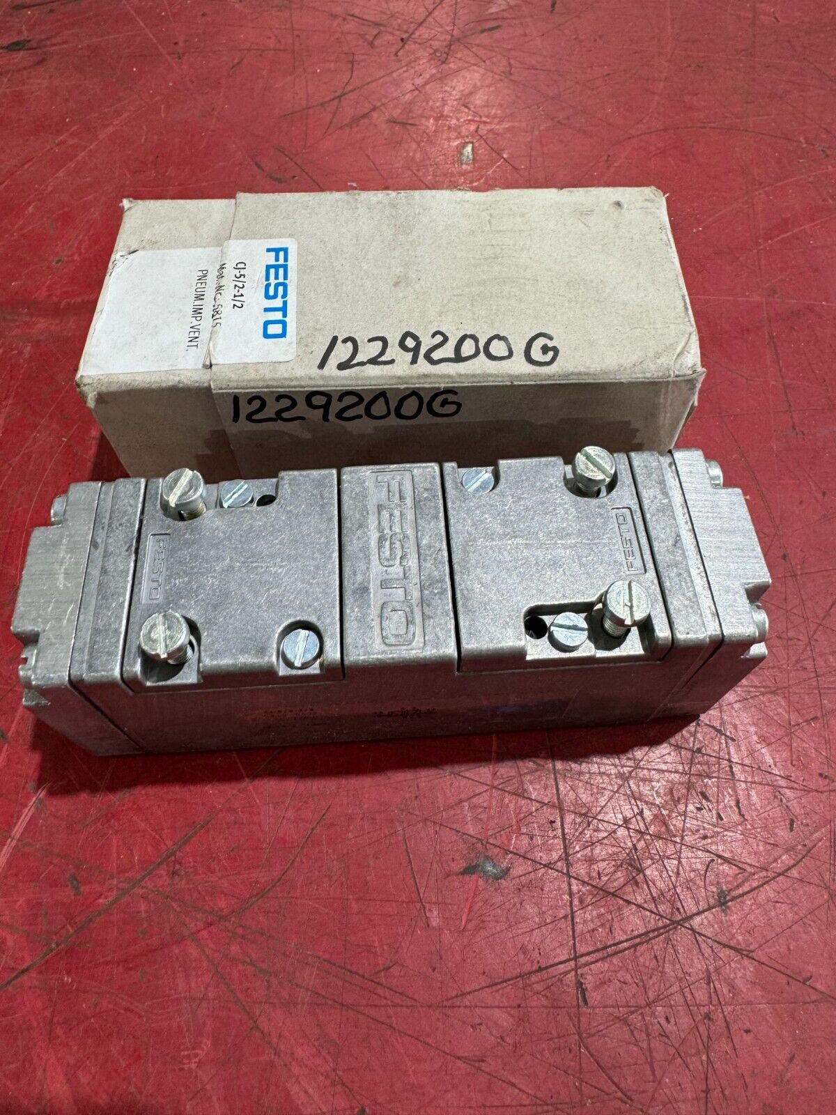 NEW IN BOX FESTO PNEUMATIC CONTROL VALVE CJ-5/2-1/2 5815 S402