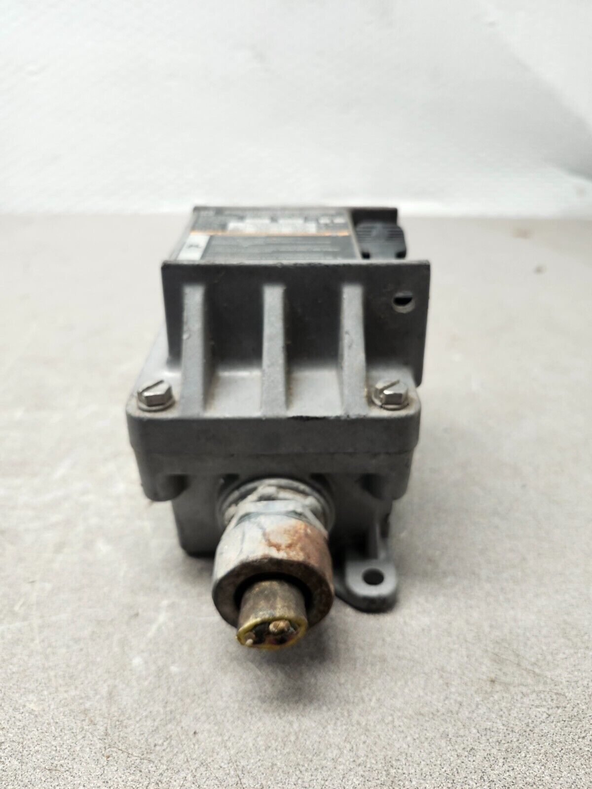 USED NO BOX Square D Manual Motor Starter Switch 2510-KR2H SER B