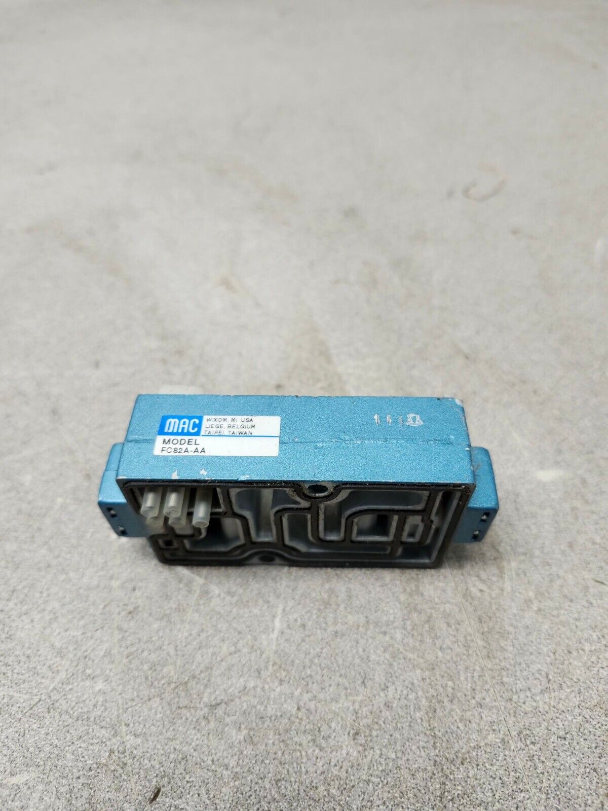 NEW NO BOX MAC MANIFOLD FLOW CONTROL FC82A-AA