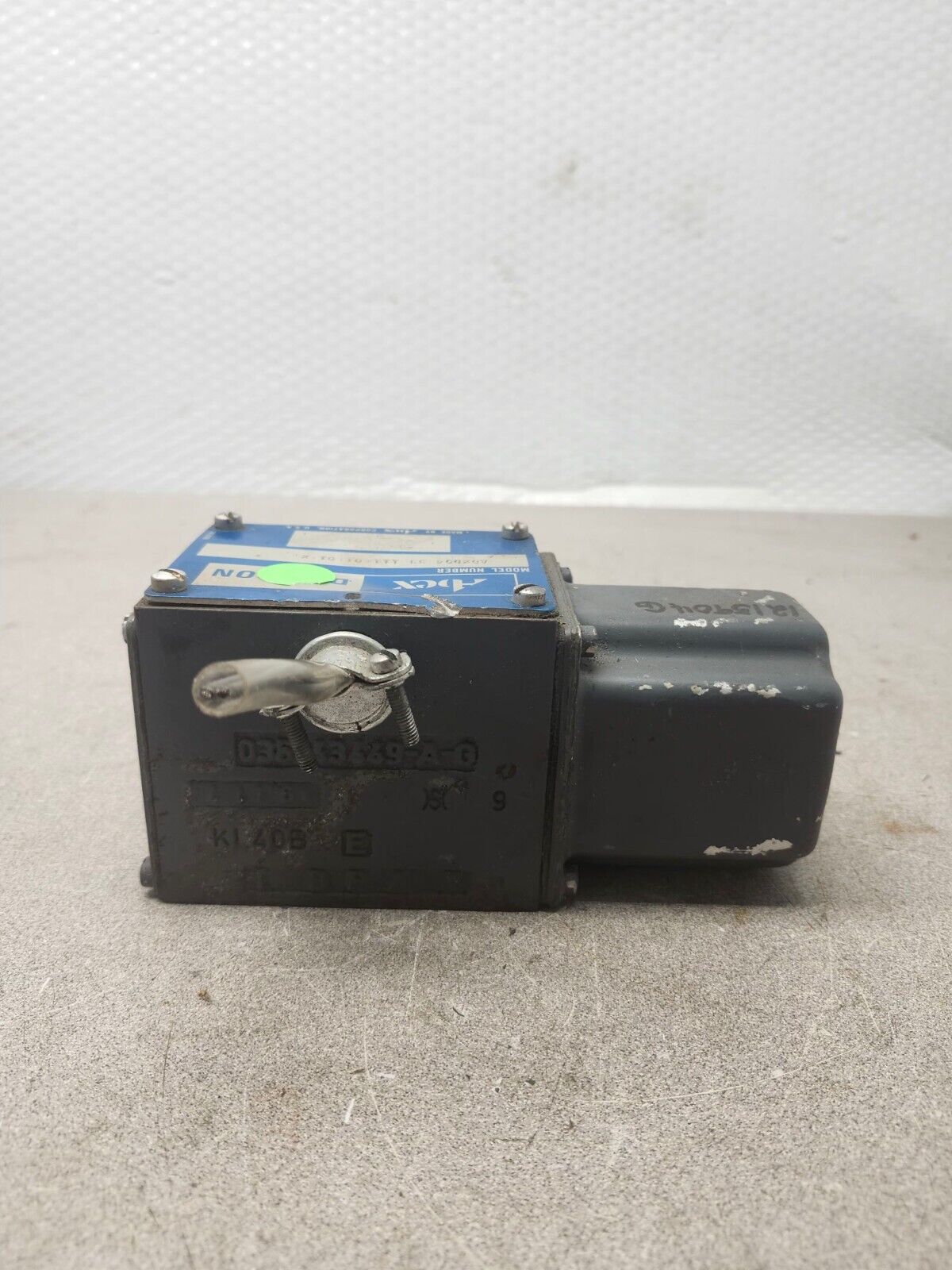 USED ABEX DENNISON SERIES D2D04 SINGLE SOLENOID VALVE 1/4" AD2D04331110101X