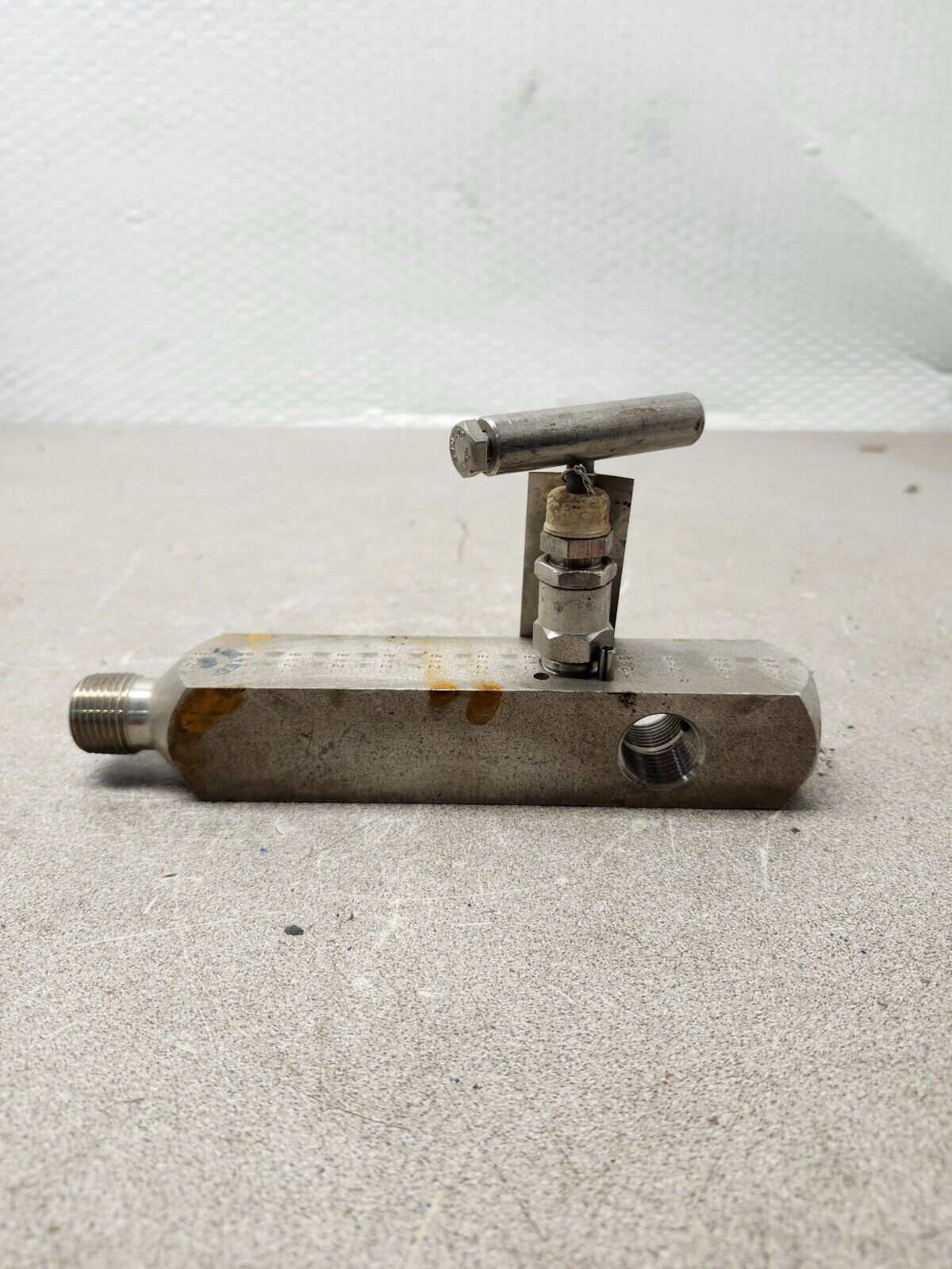 NEW NO BOX Anderson-Greenwood Multi-Port Gauge Valve 1/2 M3VIS44L 021259004
