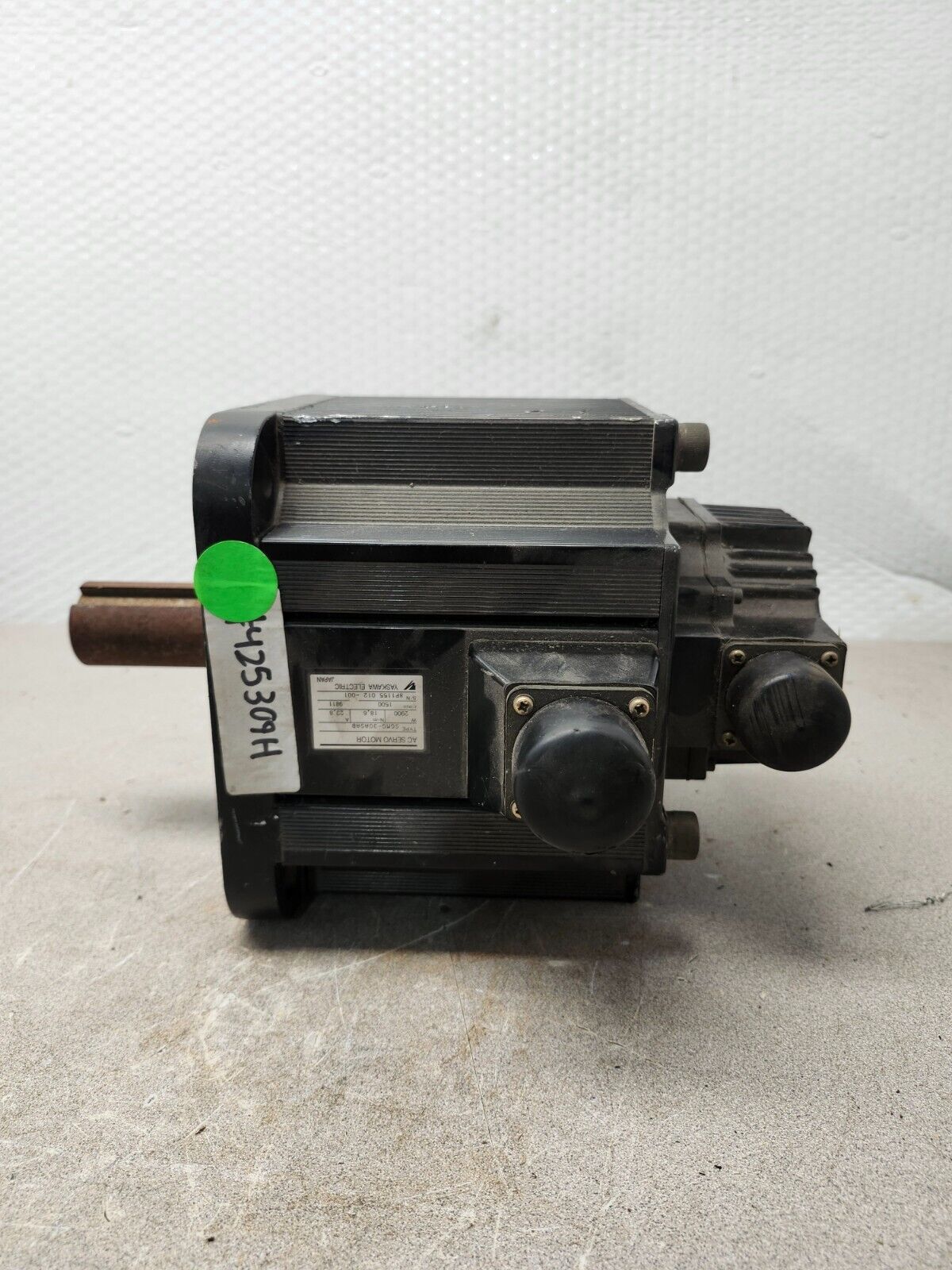 NEW NO BOX YASKAWA ELECTRIC AC SERVO MOTOR SGMG-30ASAB