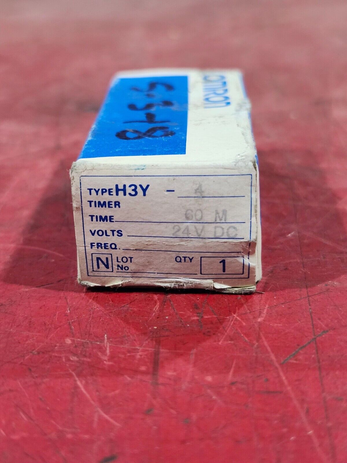 NEW IN BOX OMRON TIMER RELAY H3Y-4 60M