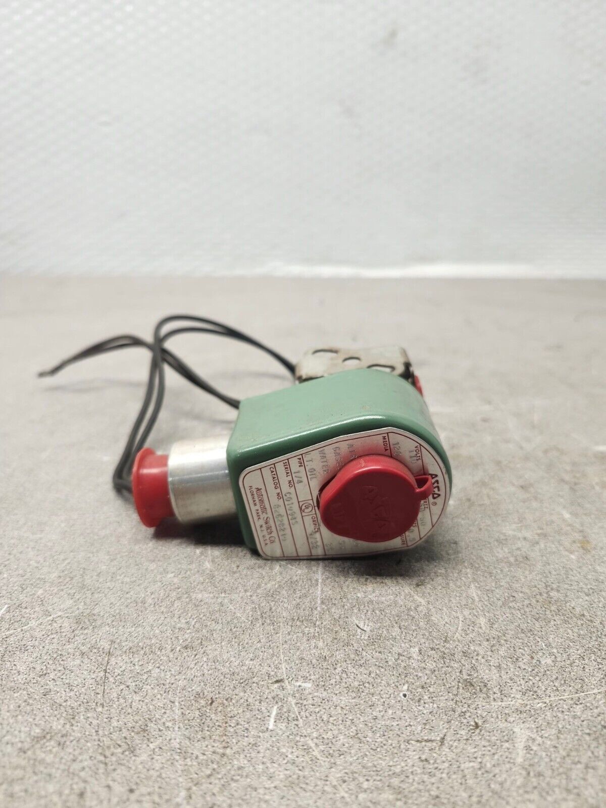 NEW ASCO RED-HAT SOLENOID VALVE 1/4" PIPE 110/120V. COIL 8262B210