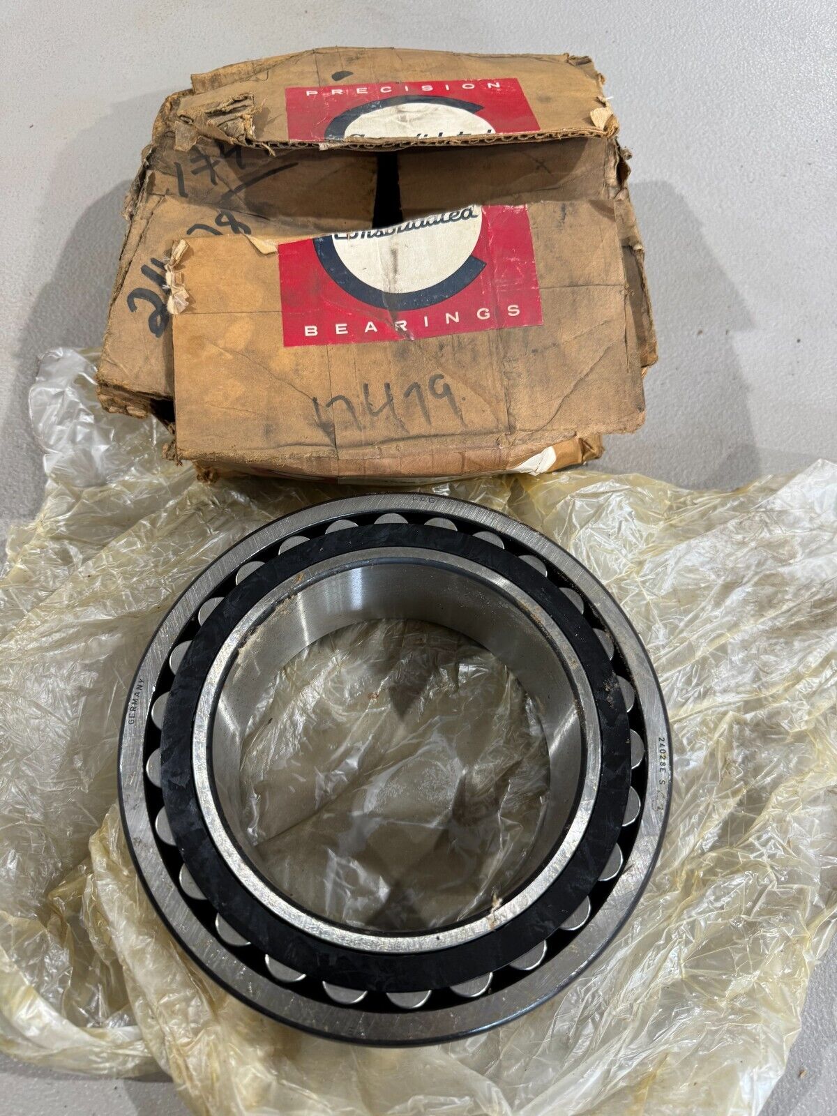 NEW FAG SPHERICAL ROLLER BEARING 24028E S C3 CONSOLIDATED 24028 E C/3 W/33