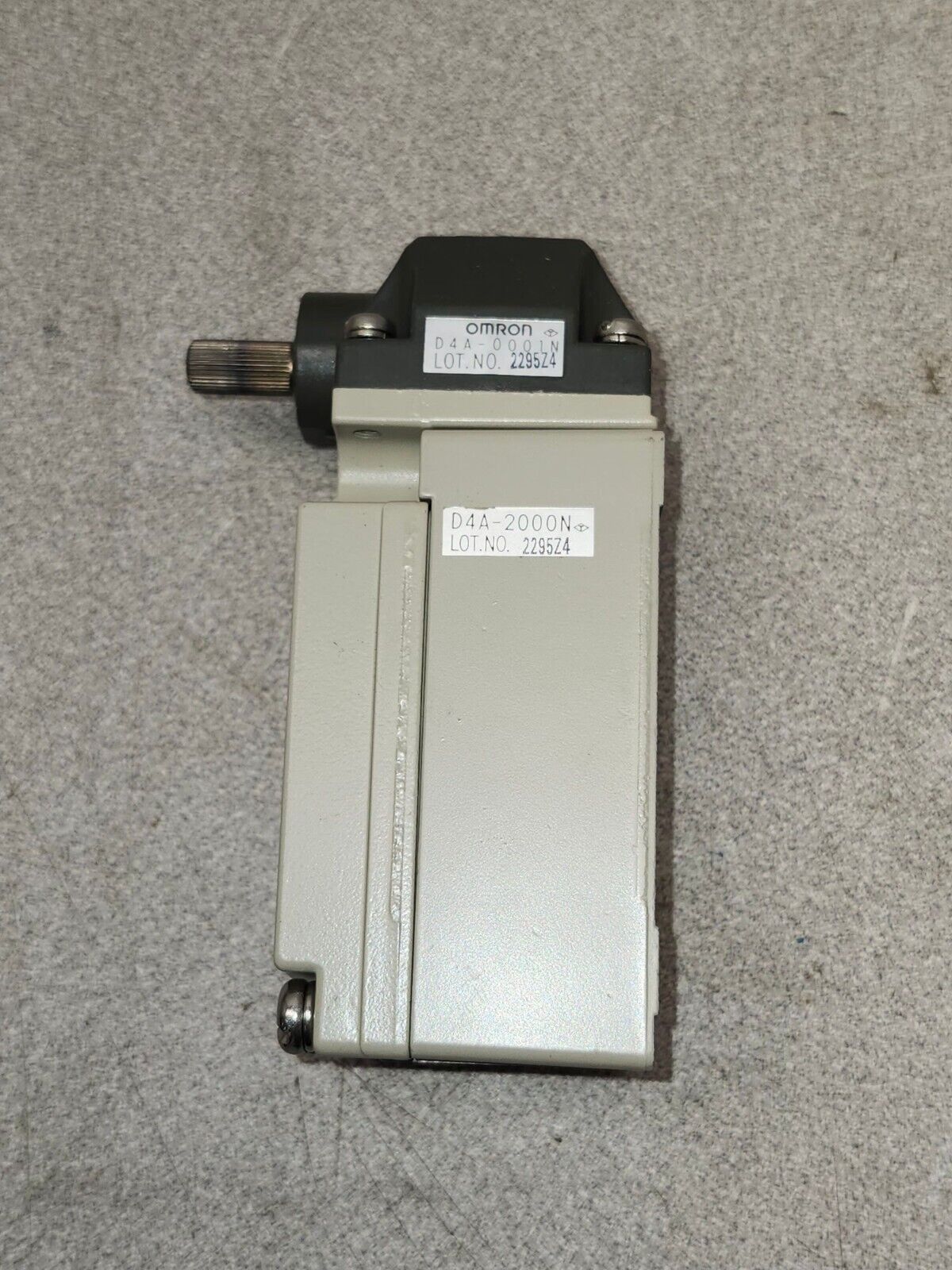 NEW IN BOX OMRON LIMIT SWITCH D4A-2501N