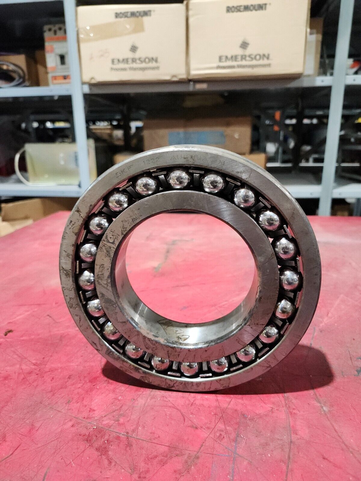 NEW NO BOX SKF BEARING SELF-ALIGHNING 1222