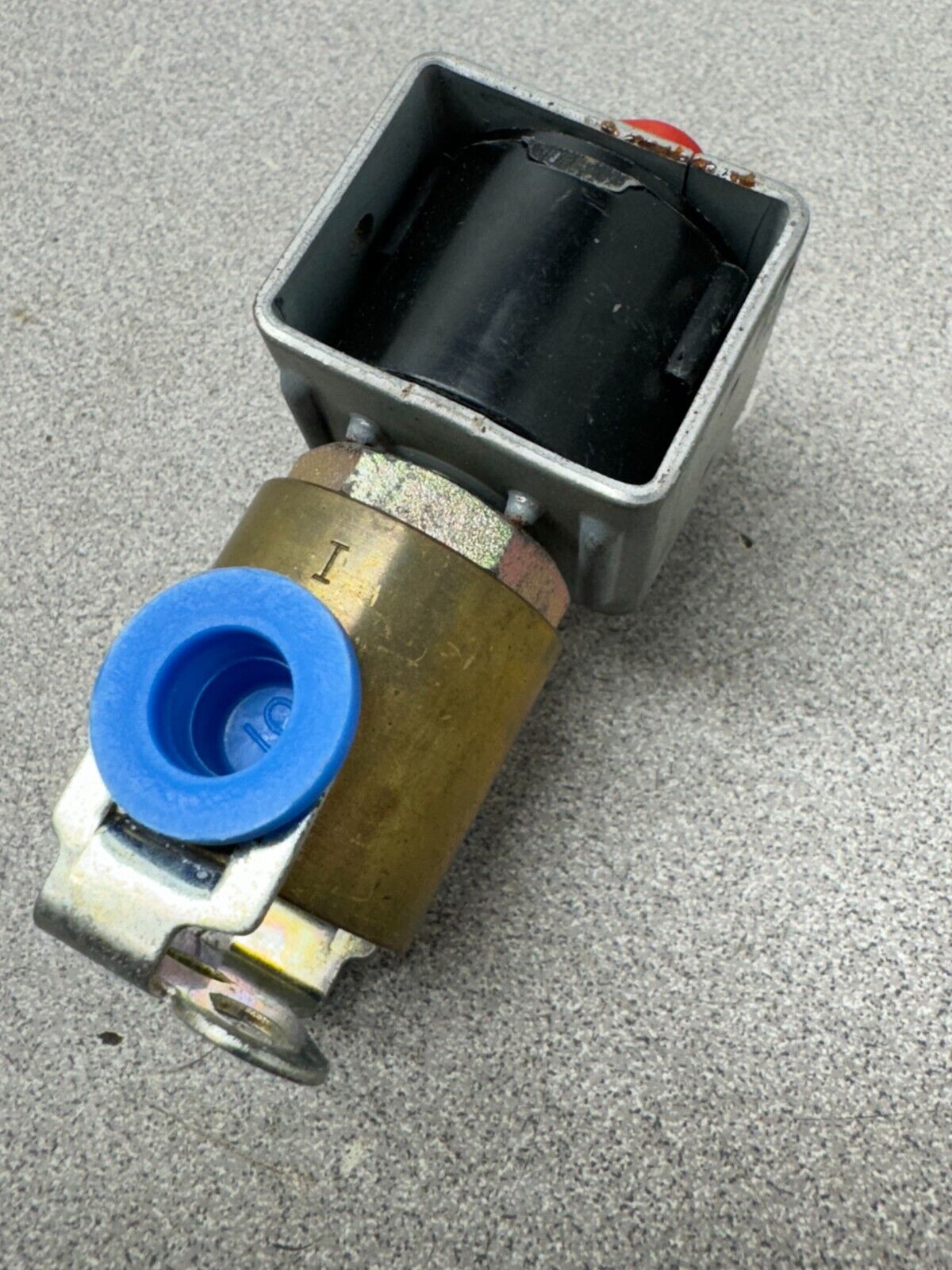 NEW NO BOX ASCO SOLENOID VALVE 1/4" PIPE USX8262D2212341