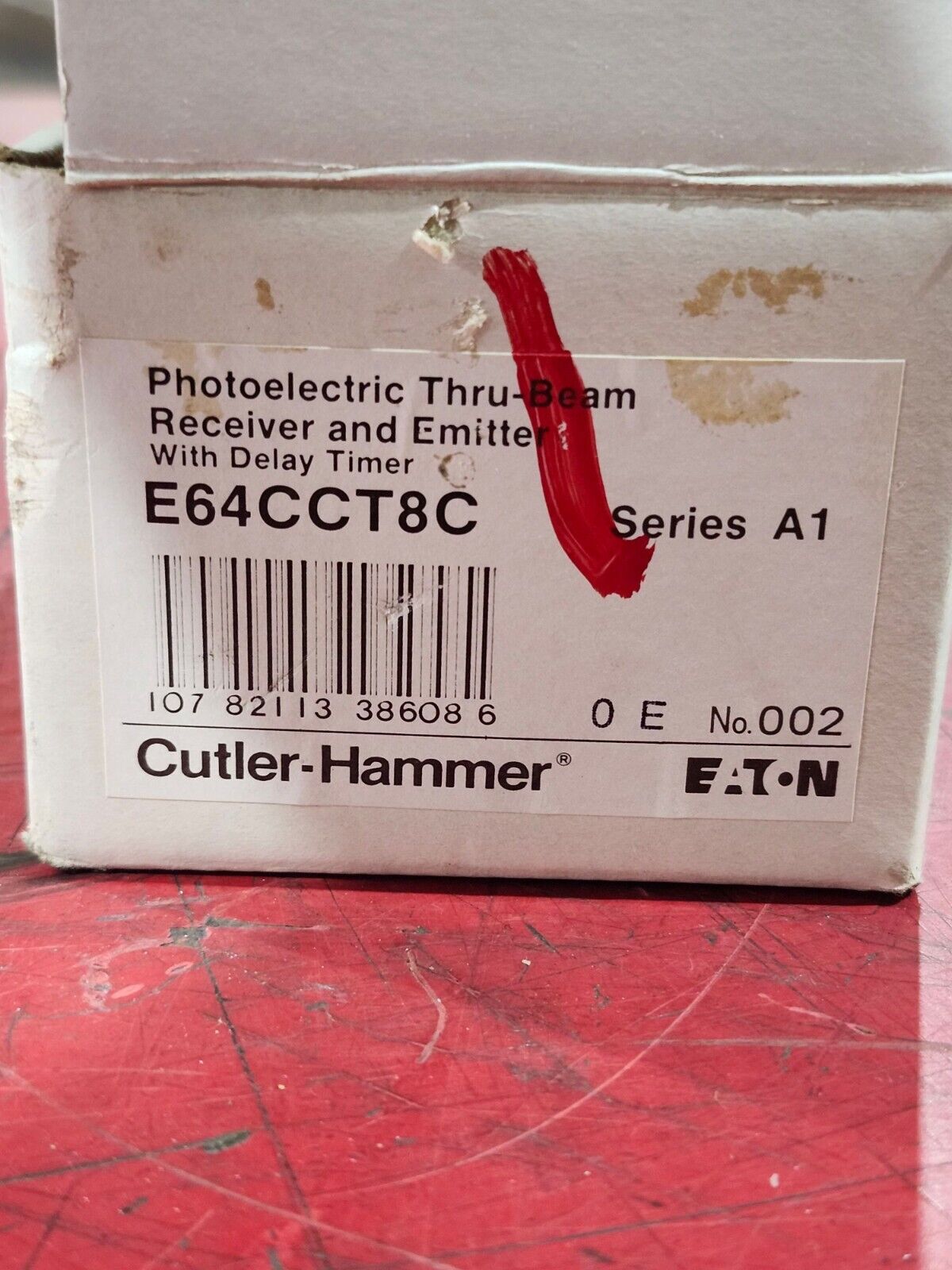 NEW IN BOX CUTLER HAMMER PHOTOELECTRIC THRU BEAM RECIEVER E64CCT8C