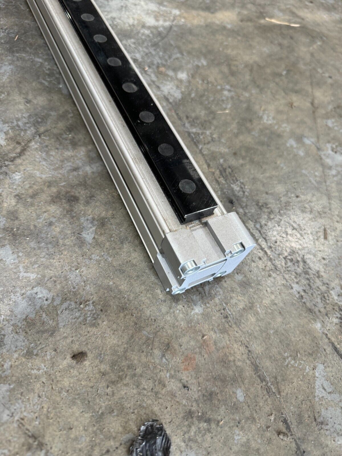 NEW FESTO LINEAR ACTUATOR DGPL25-1300-PPV-A-KF-B