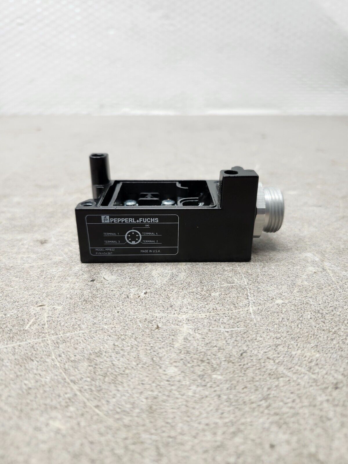 NEW IN BOX PEPPERL + FUCHS PHOTOELECTRIC SENSOR 454367