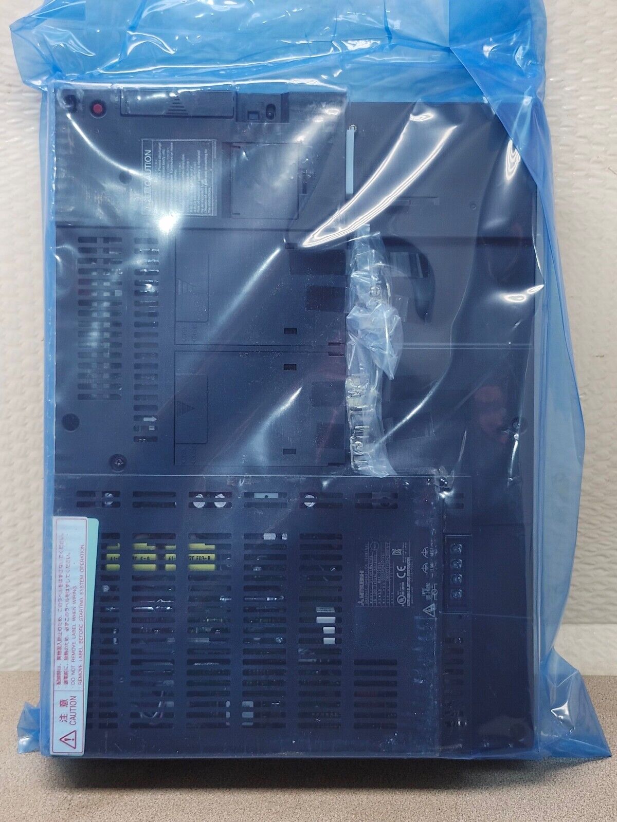 NEW IN BOX MITSUBISHI OPERATOR INTERFACE PANEL GT1695M-XTBA