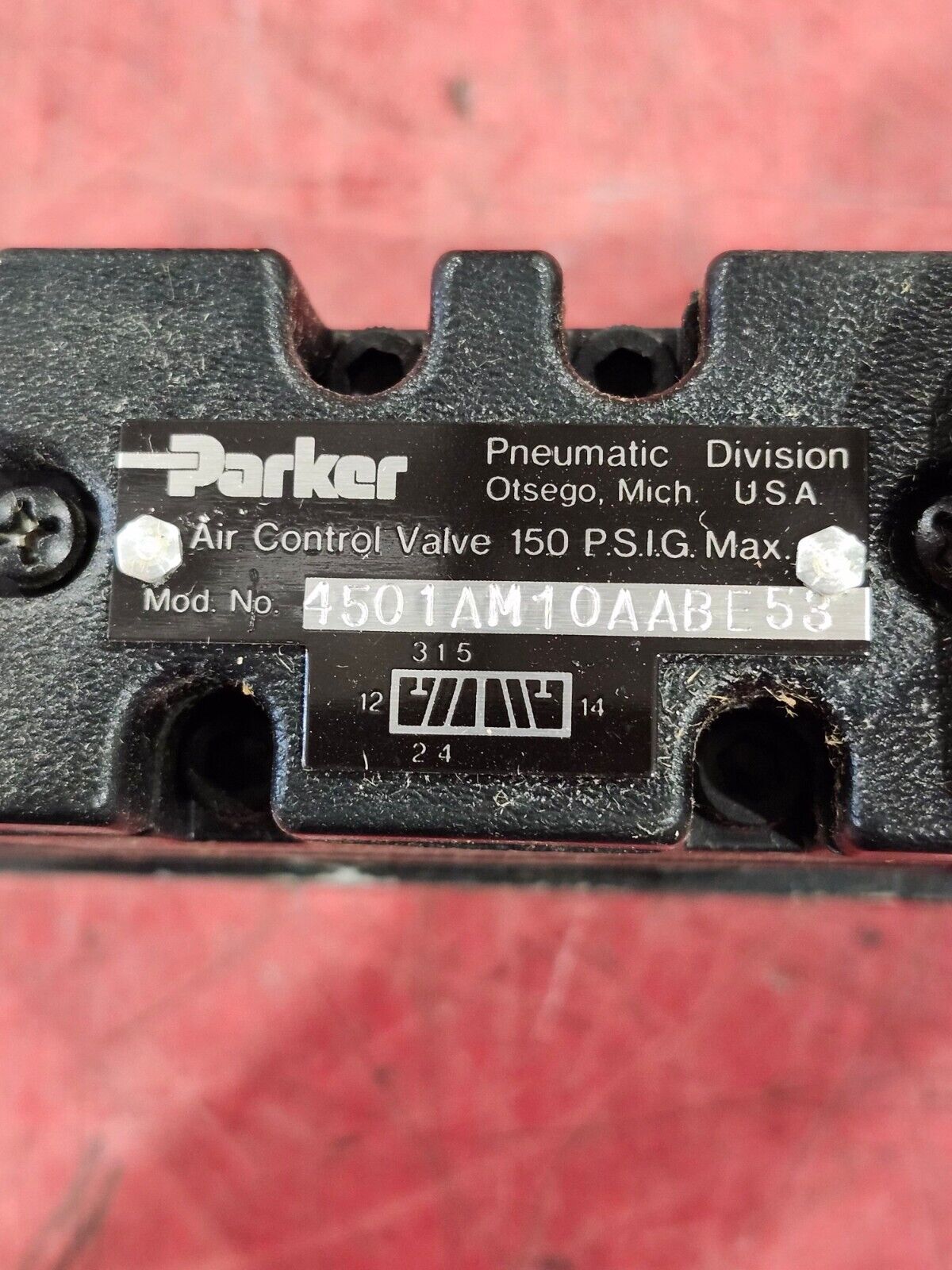 NEW IN BOX PARKER CONTROL VALVE 4501AM10AABE53