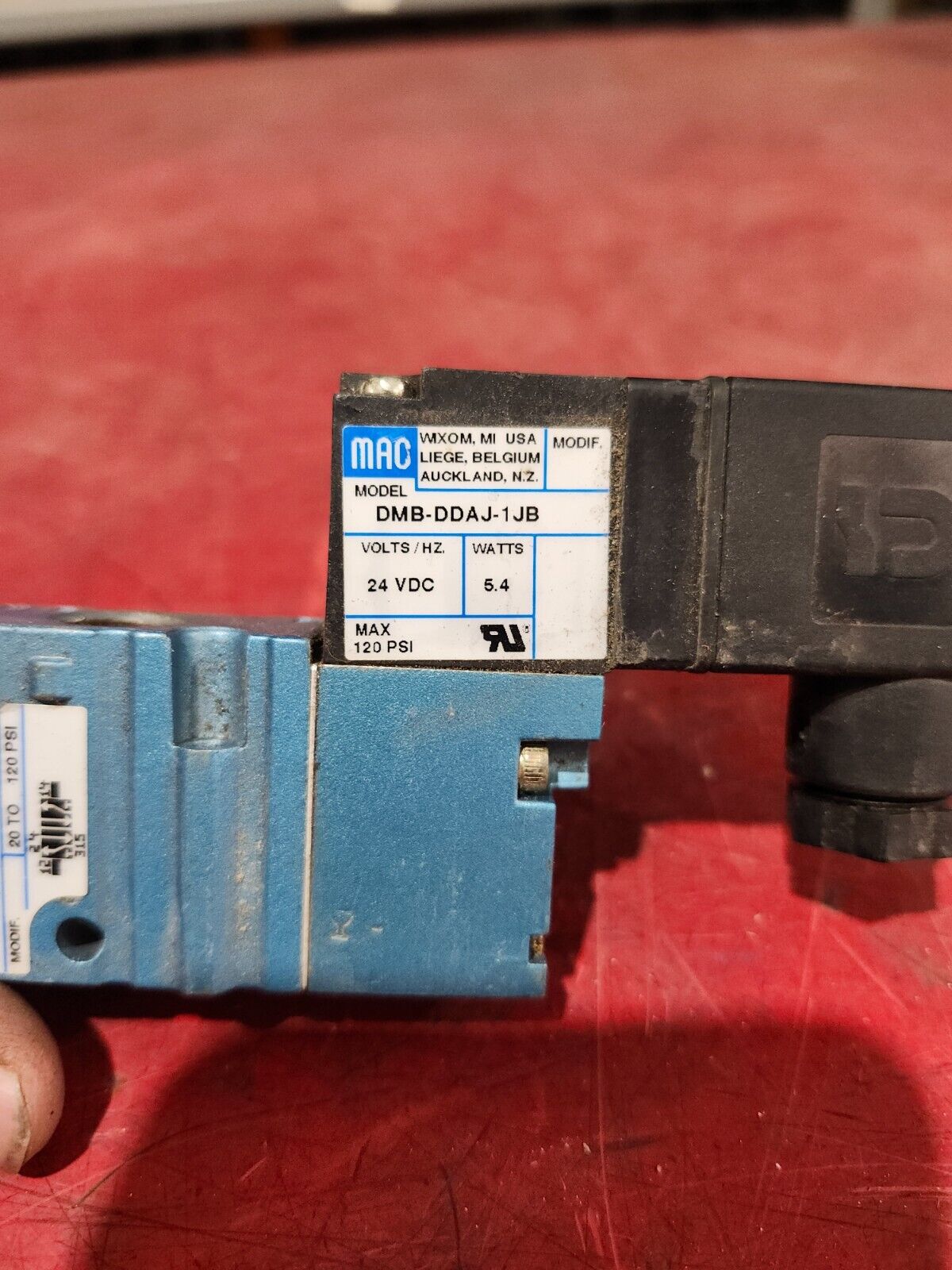 USED MAC Solenoid Valve 411A-B0A-DM-DDAJ-1JB W/ 24VDC Coil DMB-DDAJ-1JB