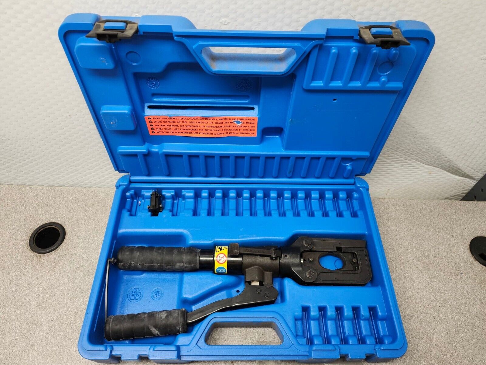 NEW IN BOX Cembre Hydraulic Hand Crimper with Case, Tool HT 51