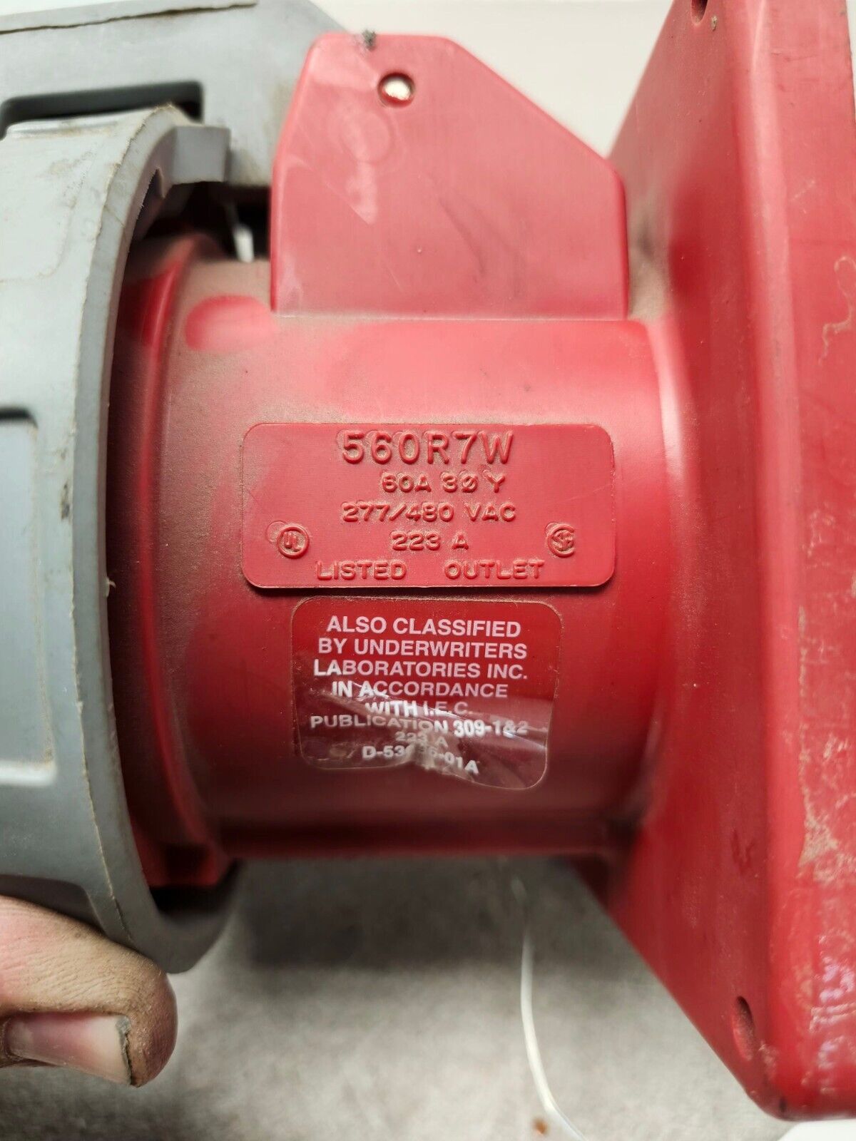 USED HUBBELL PLUG RECEPTACLE 560R7W