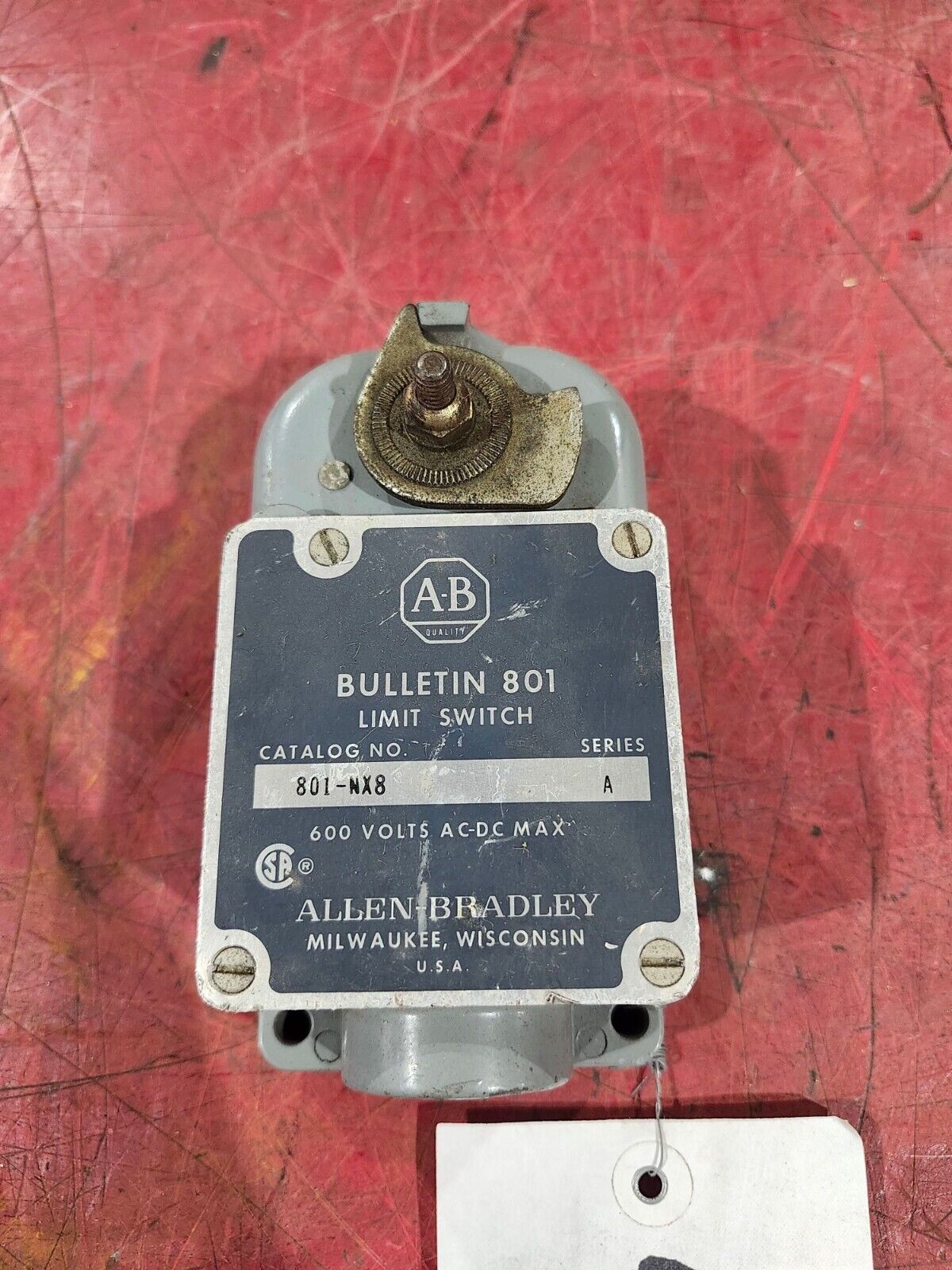 NEW NO BOX ALLEN BRADLEY LIMIT SWITCH 801-NX8 SER. A