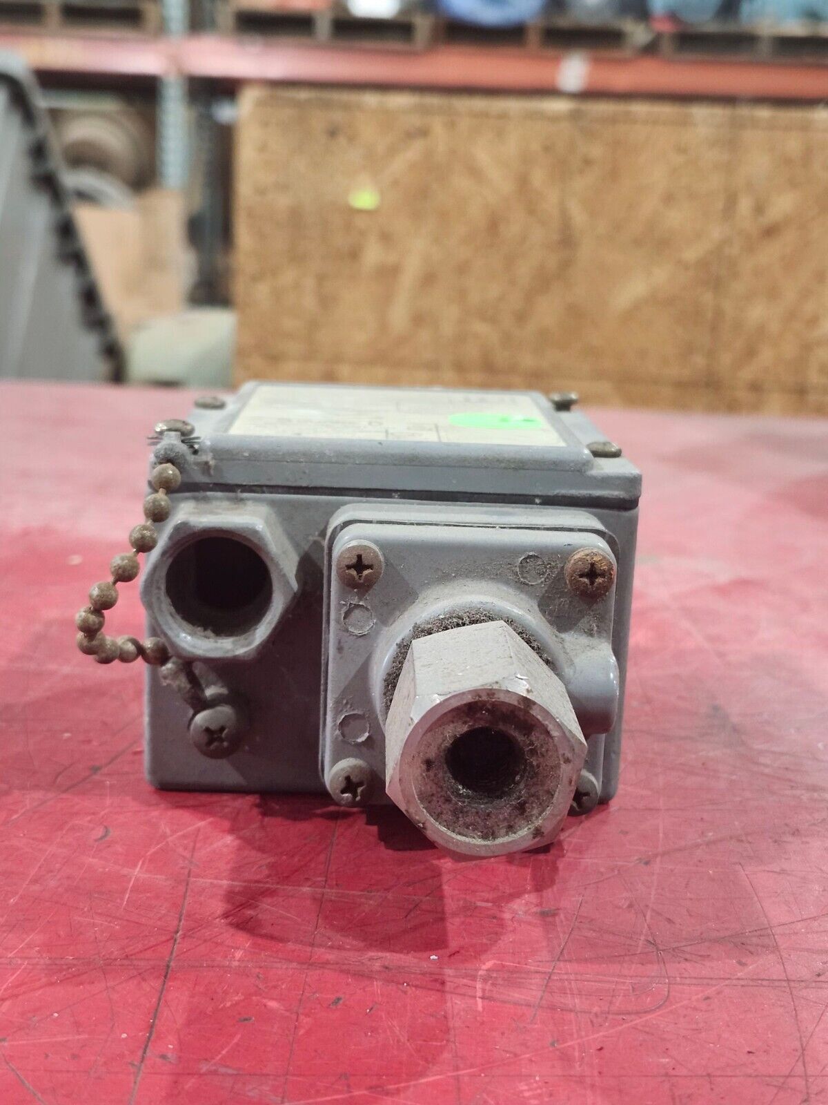 USED SQUARE D PRESSURE SWITCH GCW-22 CLASS 9012