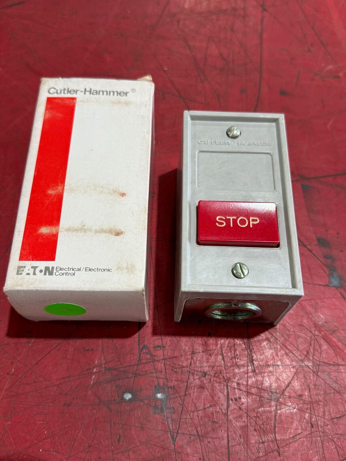 NEW IN BOX CUTLER HAMMER STOP PUSHBUTTON 10250H5101
