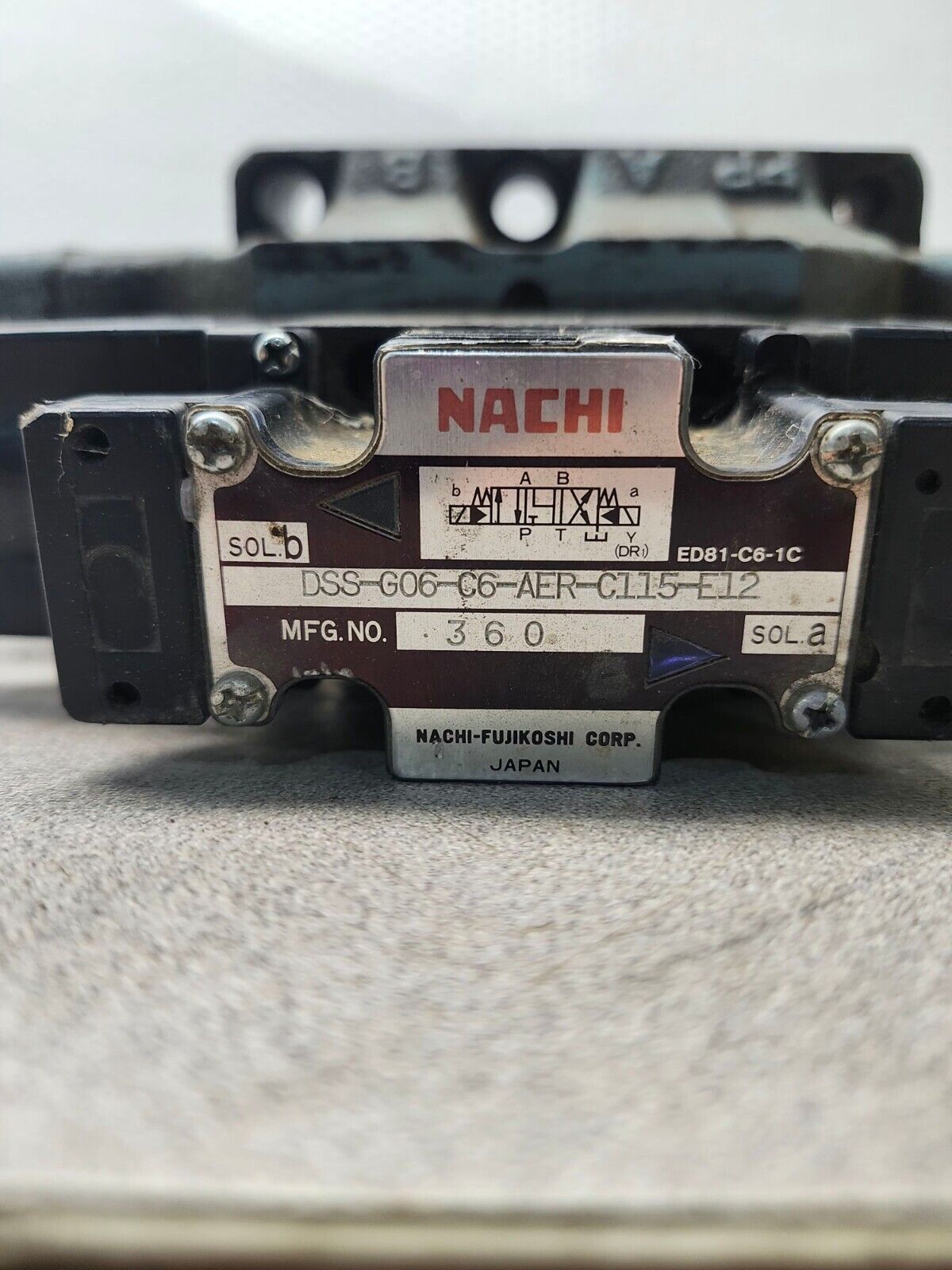 USED NACHI HYDRAULIC DIRECTIONAL CONTROL VALVE DSS-G06-C6-AER-C115-E12