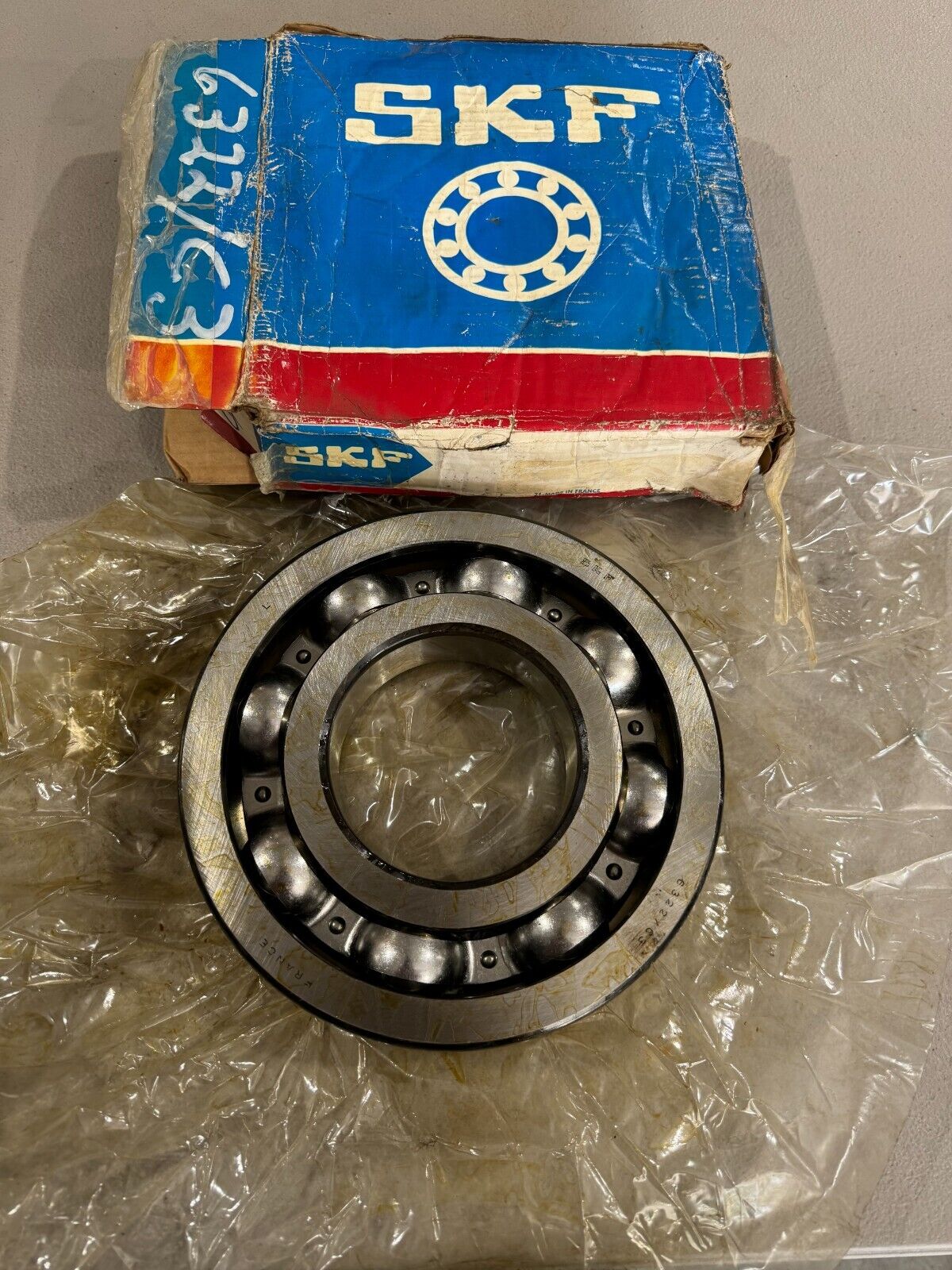 NEW IN BOX SKF DEEP GROOVE BALL BEARING 6322/C3