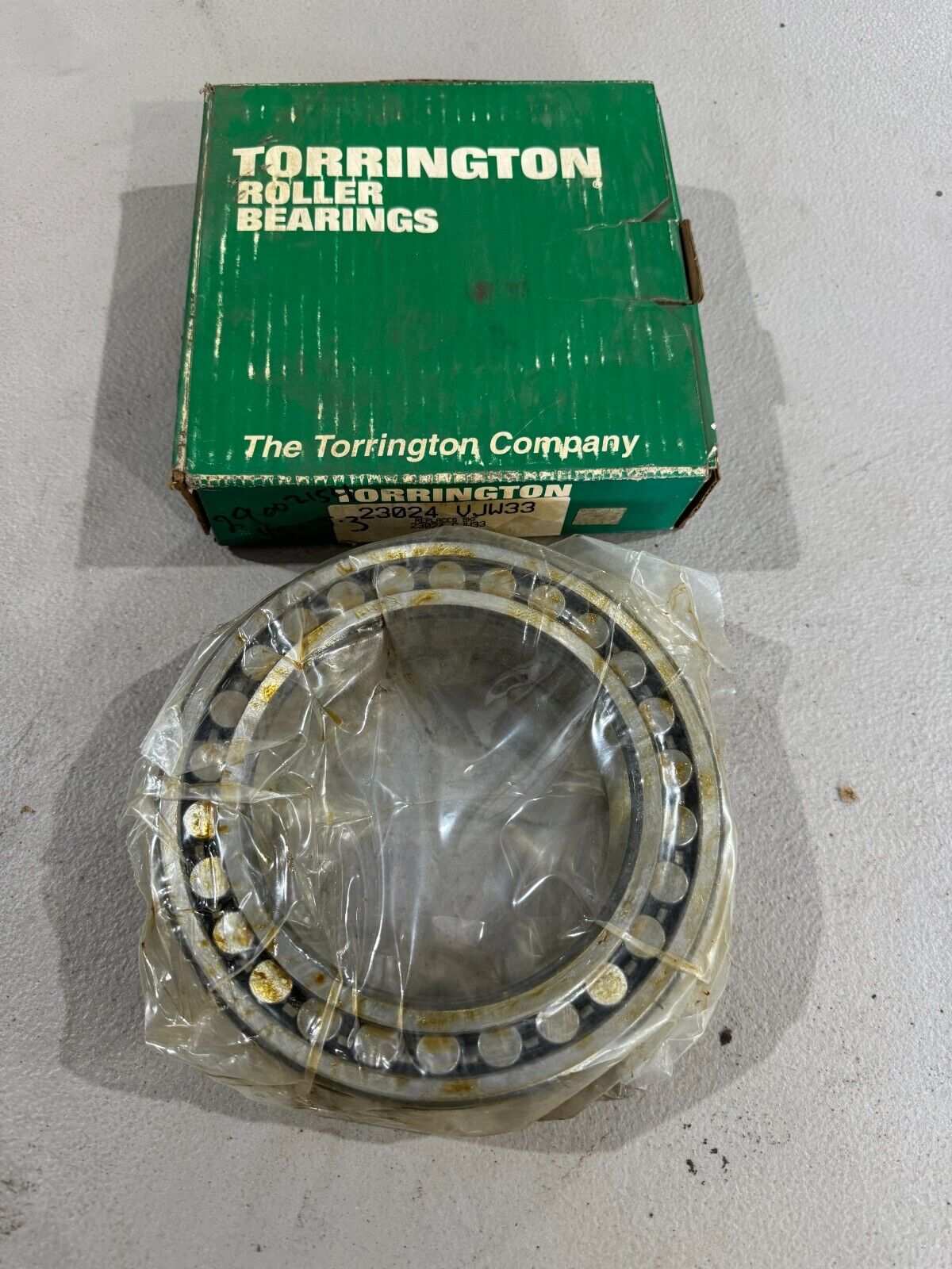 NEW IN BOX TORRINGTON 23024VJW33 ROLLER BEARING 23024 VJW33