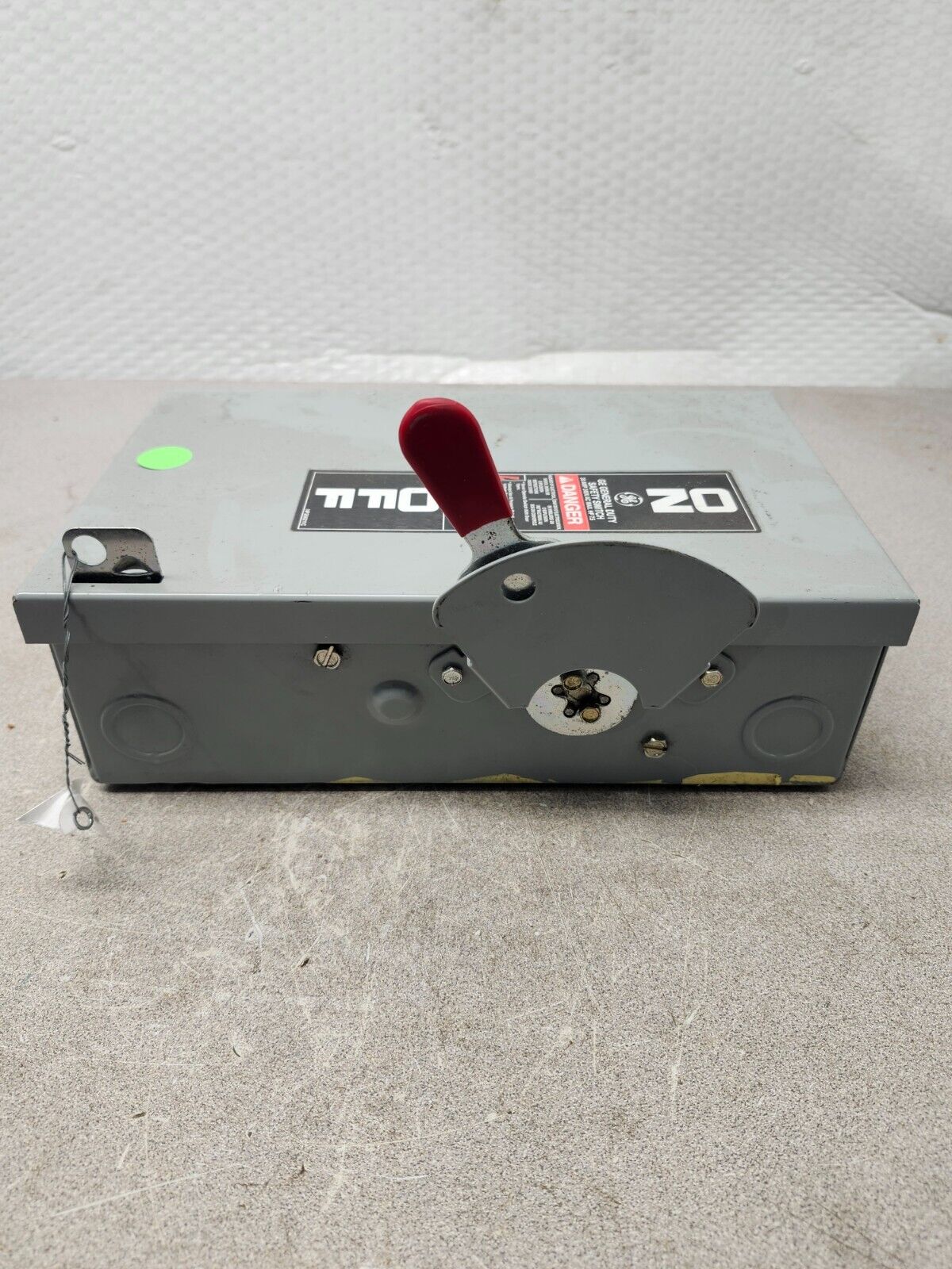 USED General Electric SAFETY SWITCH 30AMPS, 240VAC TGN3321